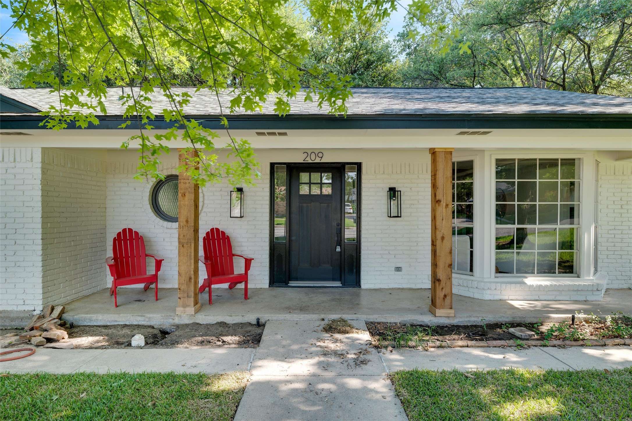Hurst, TX 76054,209 W Pleasantview DR