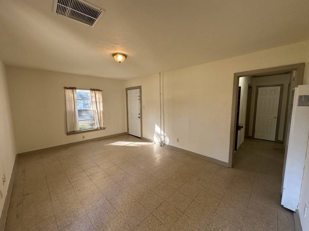 Garland, TX 75042,1517 Maple DR