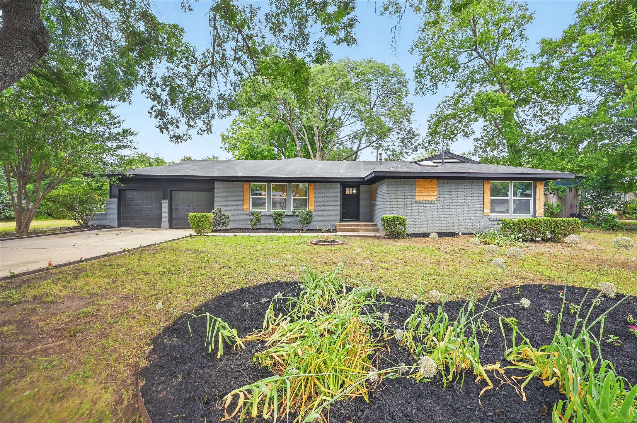 Hurst, TX 76053,512 Shadowbrook LN