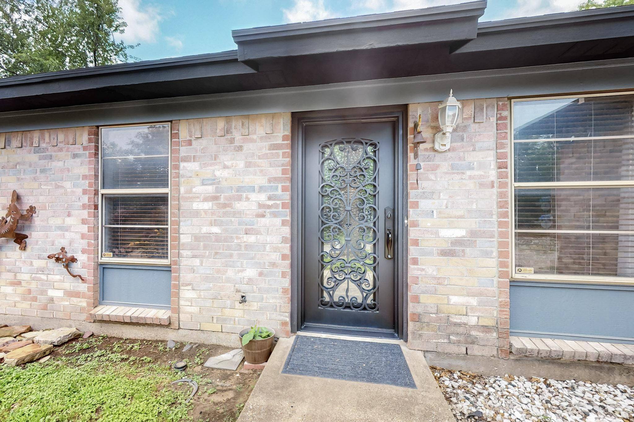Haltom City, TX 76148,5725 Denise DR