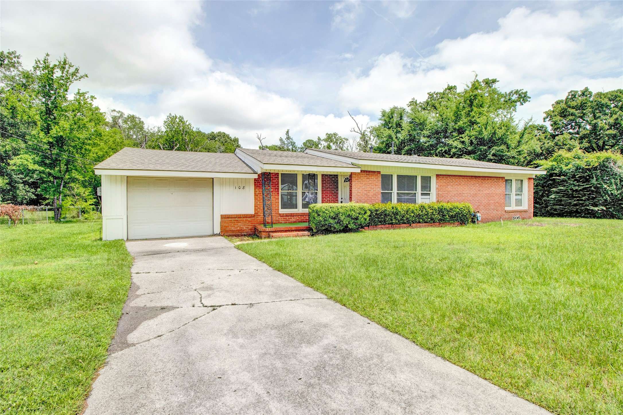 Athens, TX 75751,108 W Clinton AVE