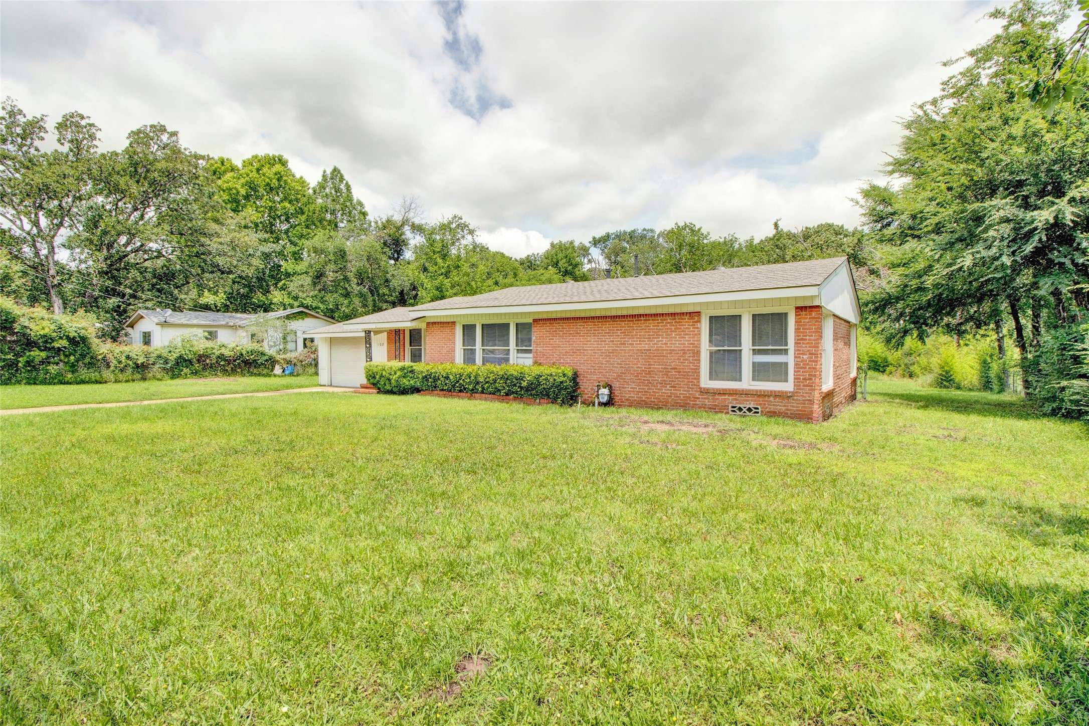 Athens, TX 75751,108 W Clinton AVE