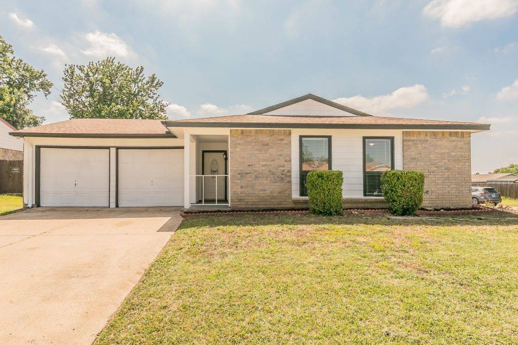 Arlington, TX 76014,2400 Clearwood DR