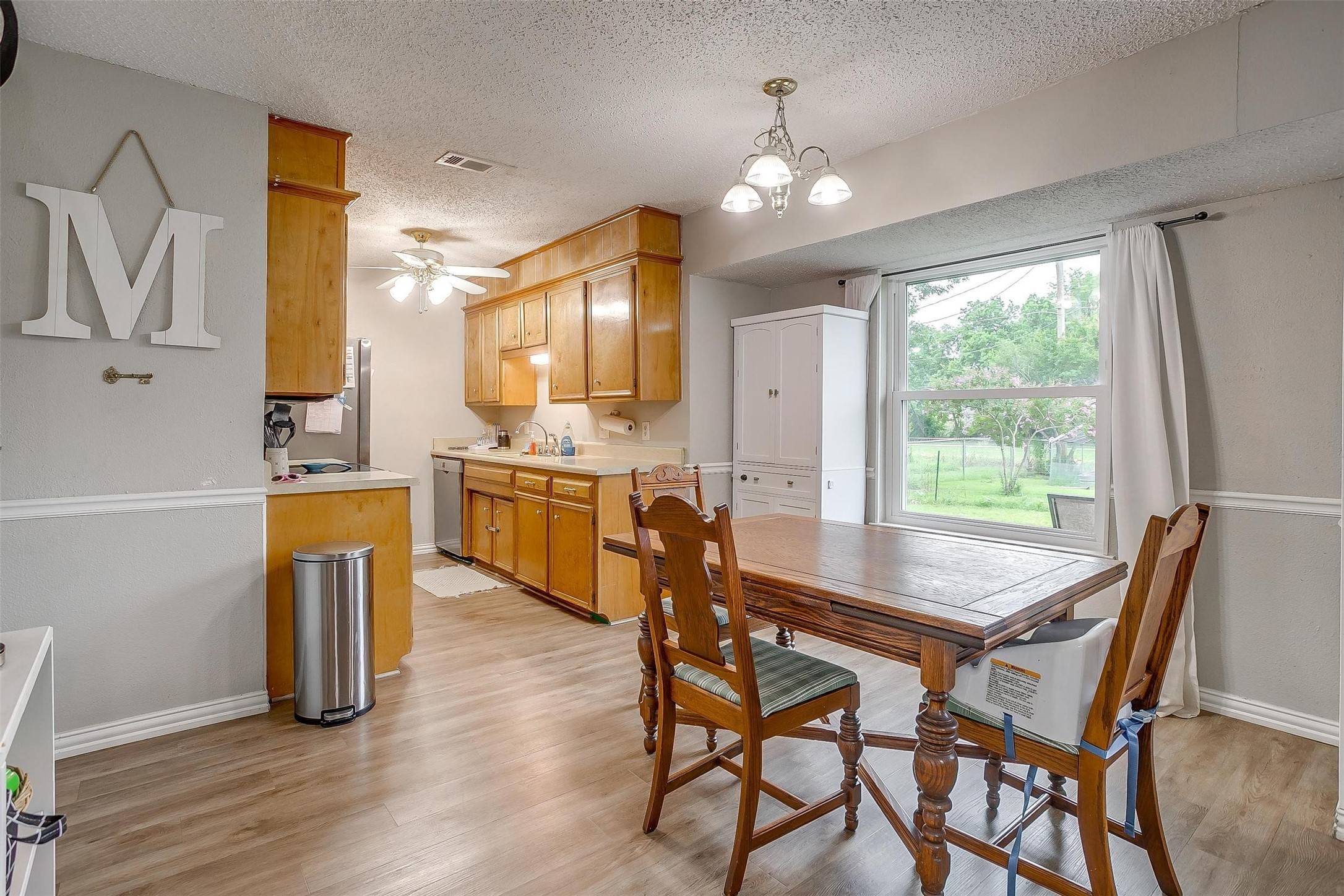 Burleson, TX 76028,423 Parkview DR