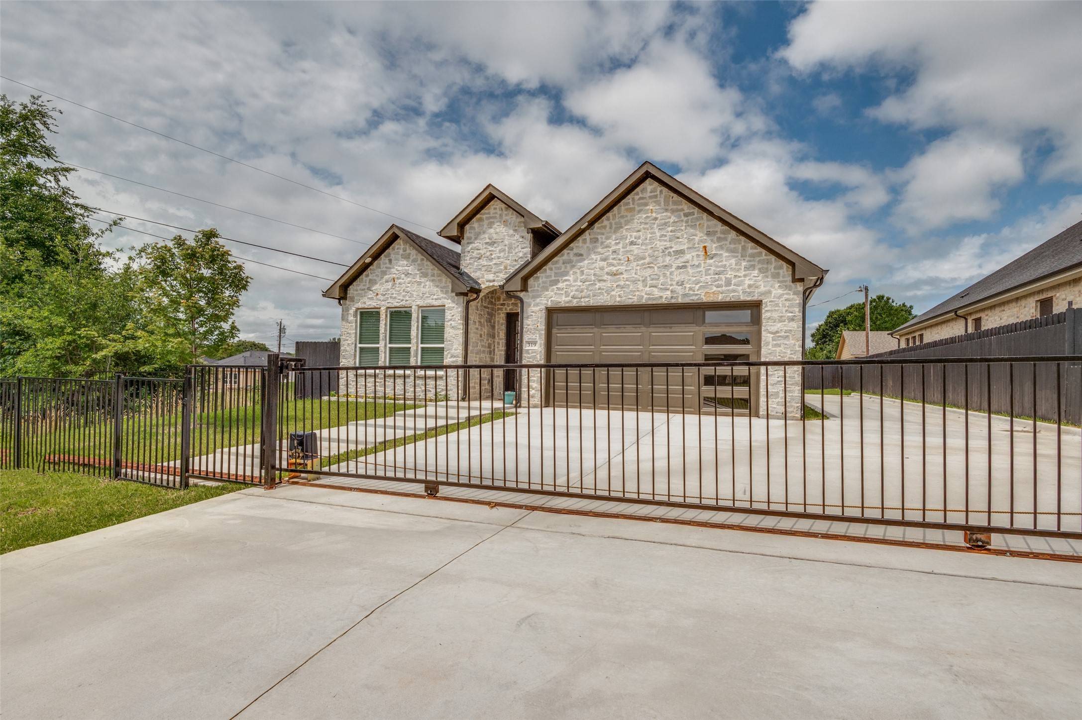 Gun Barrel City, TX 75156,319 Bounding Main ST