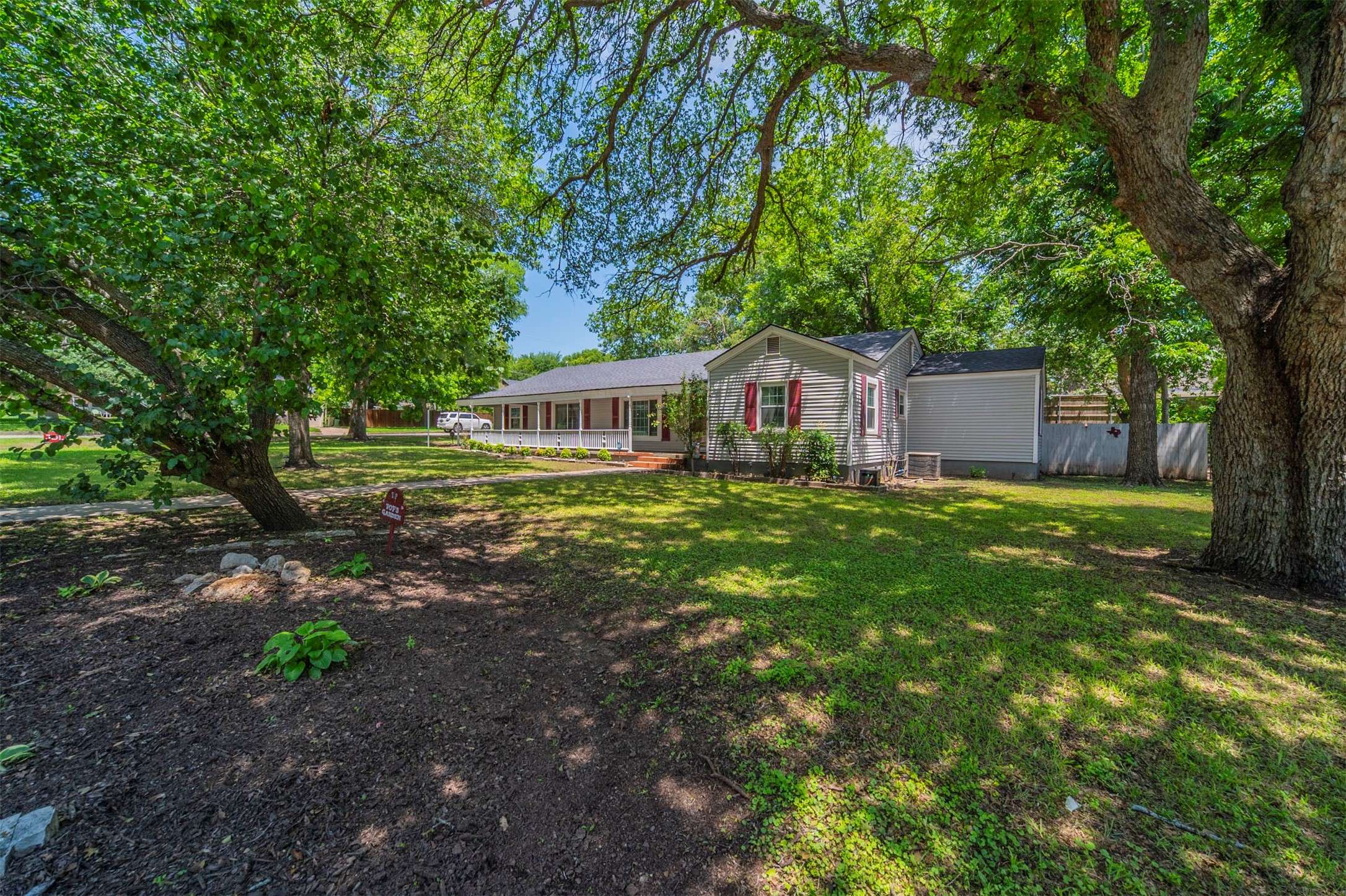Weatherford, TX 76086,612 W Simmons ST