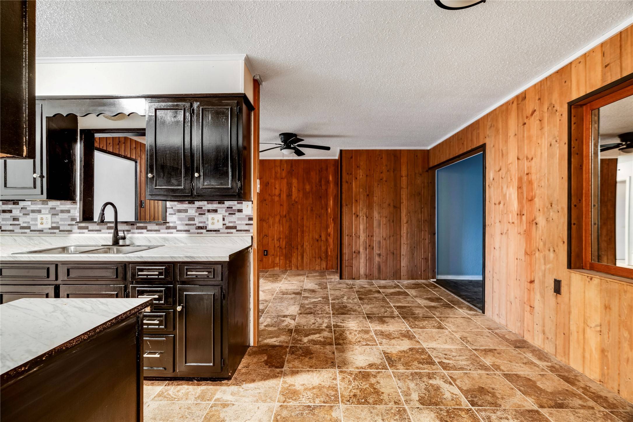Blossom, TX 75416,635 N Center ST