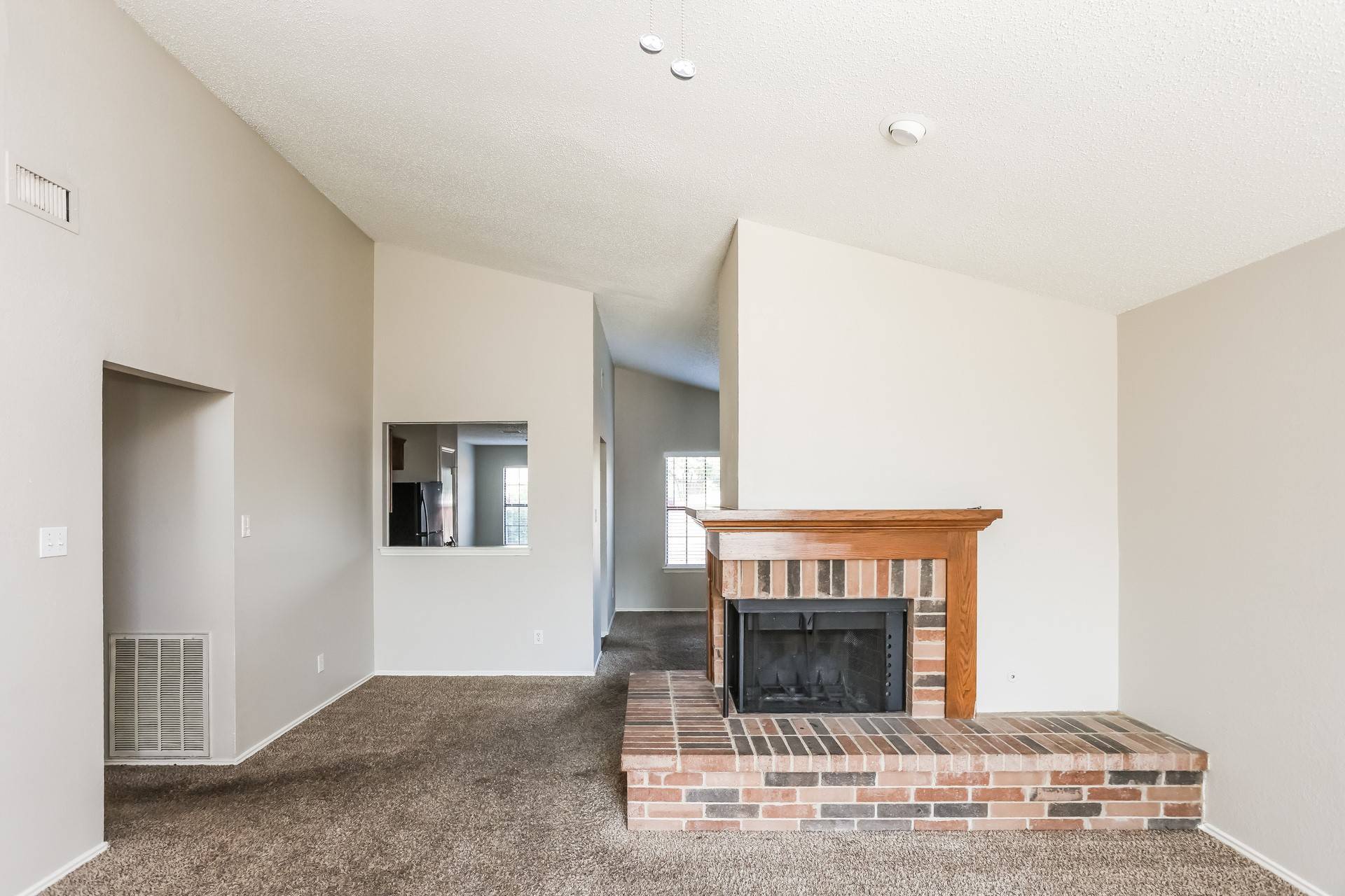 Grand Prairie, TX 75052,4368 Saugus DR
