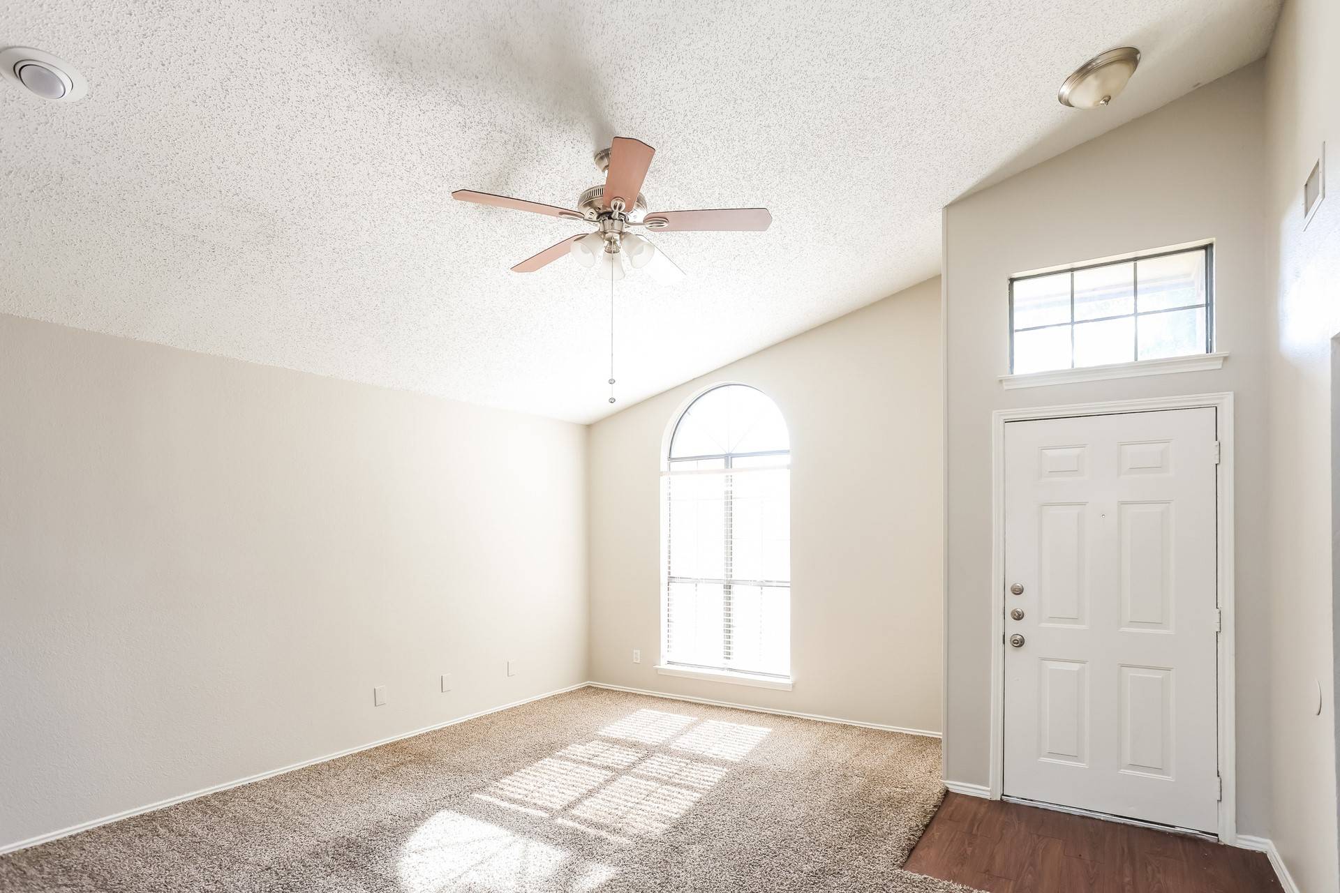 Grand Prairie, TX 75052,4368 Saugus DR