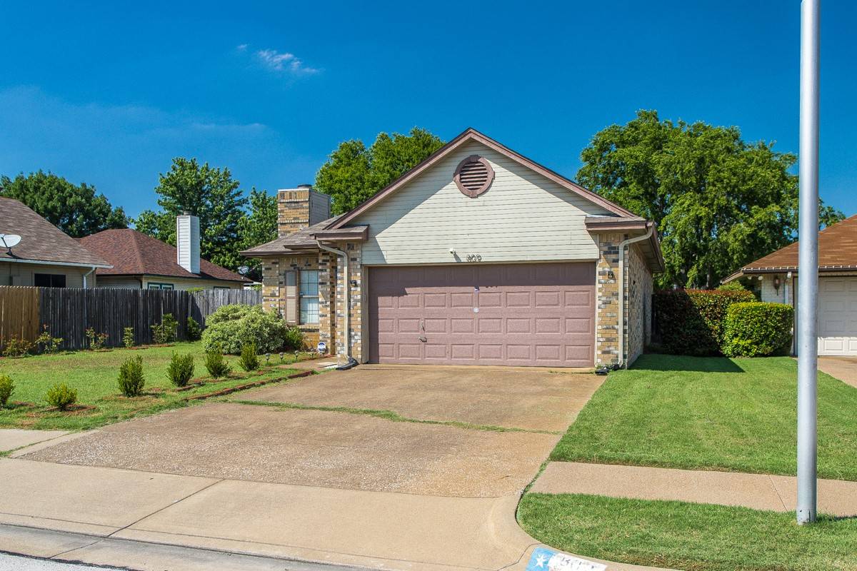 Arlington, TX 76015,809 Waverly DR