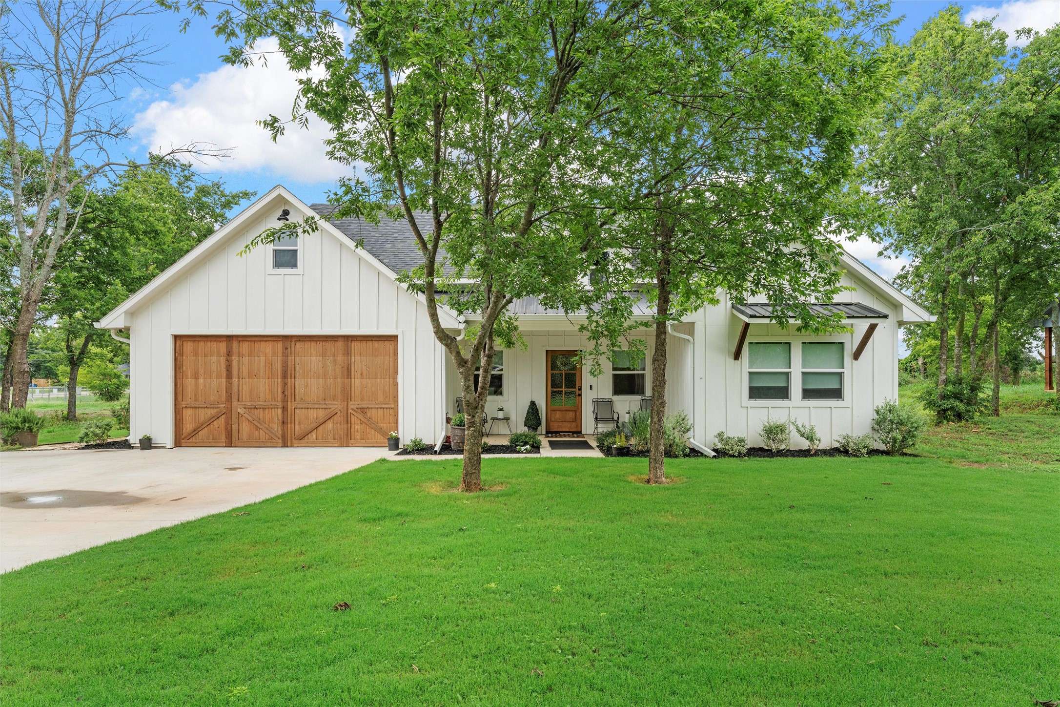 Whitney, TX 76692,111 Bush DR