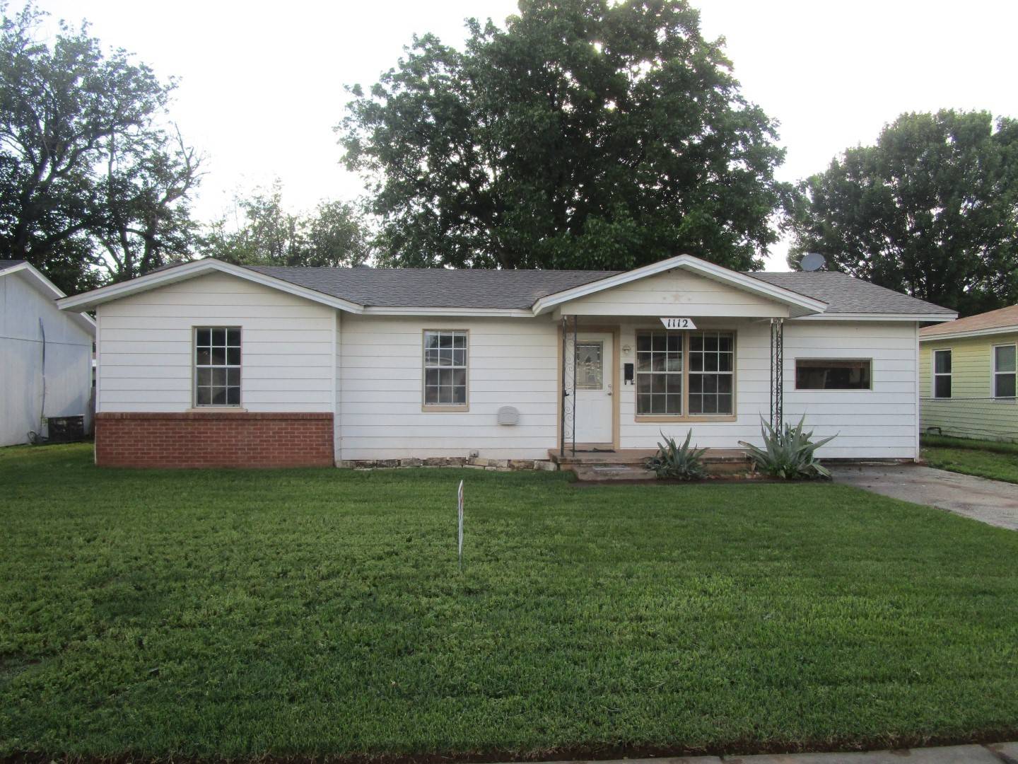 Burkburnett, TX 76354,1112 Bishop RD