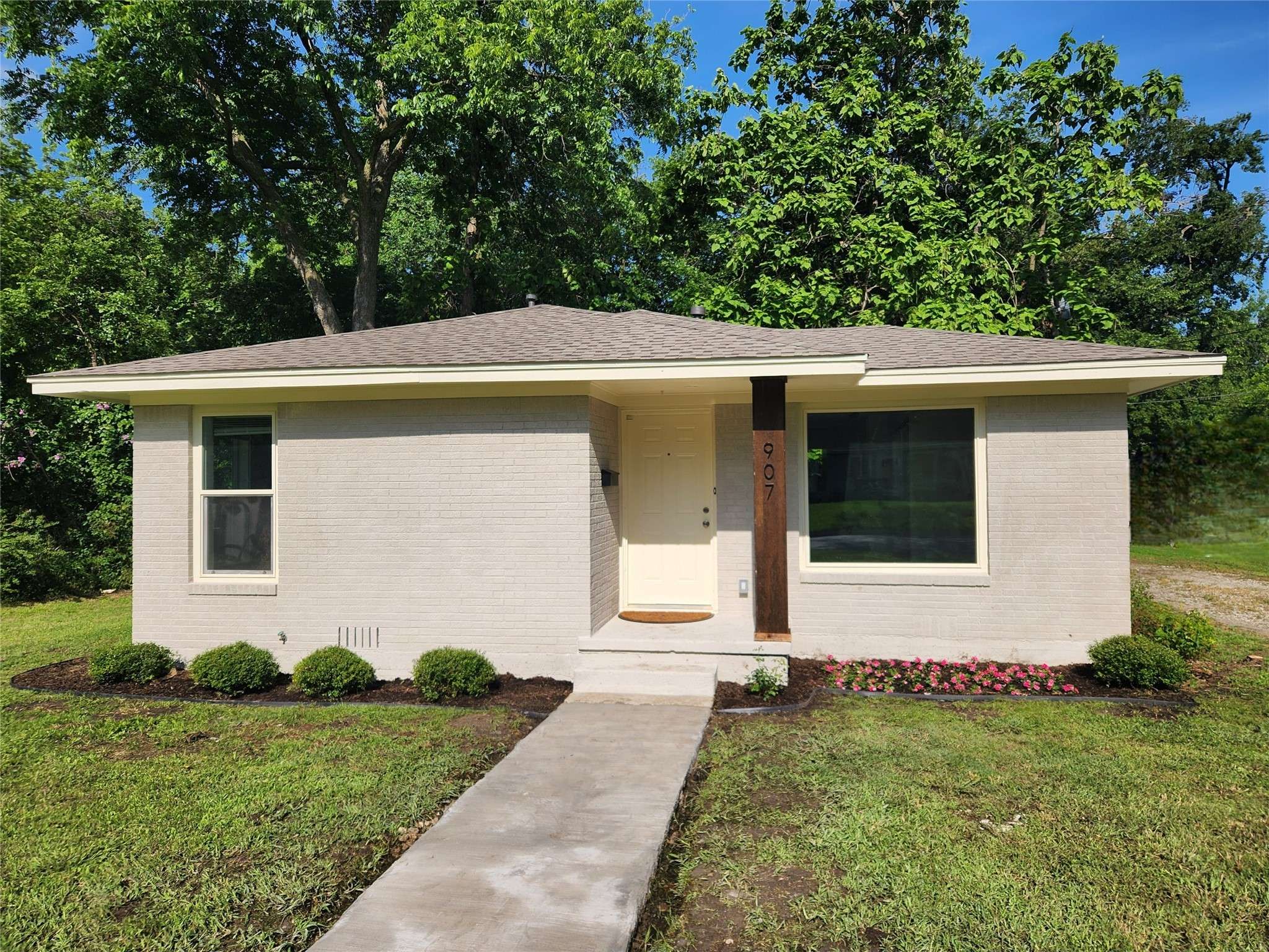 Gainesville, TX 76240,907 S Dixon ST S