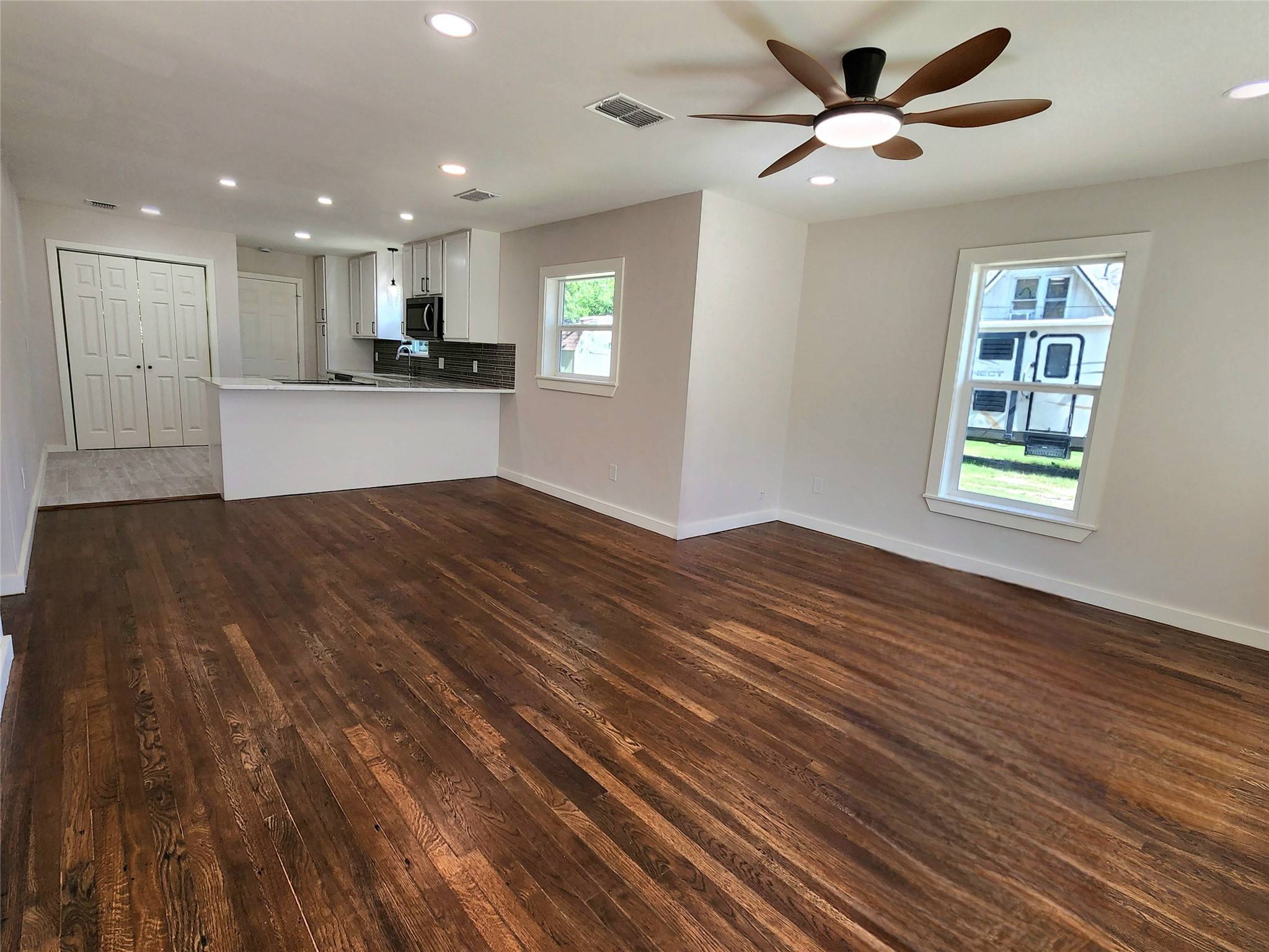 Gainesville, TX 76240,907 S Dixon ST S