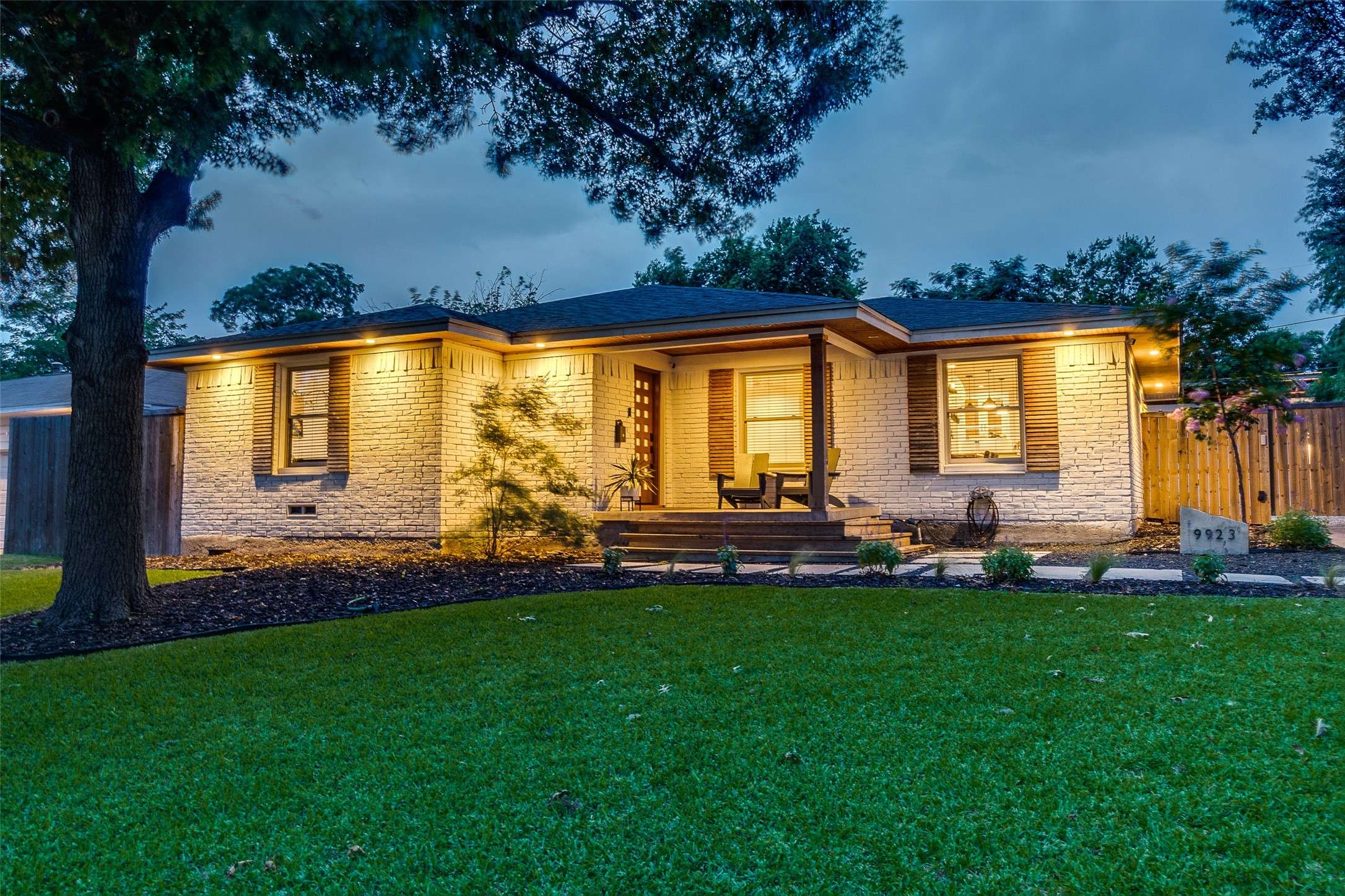 Dallas, TX 75220,9923 Harwell DR