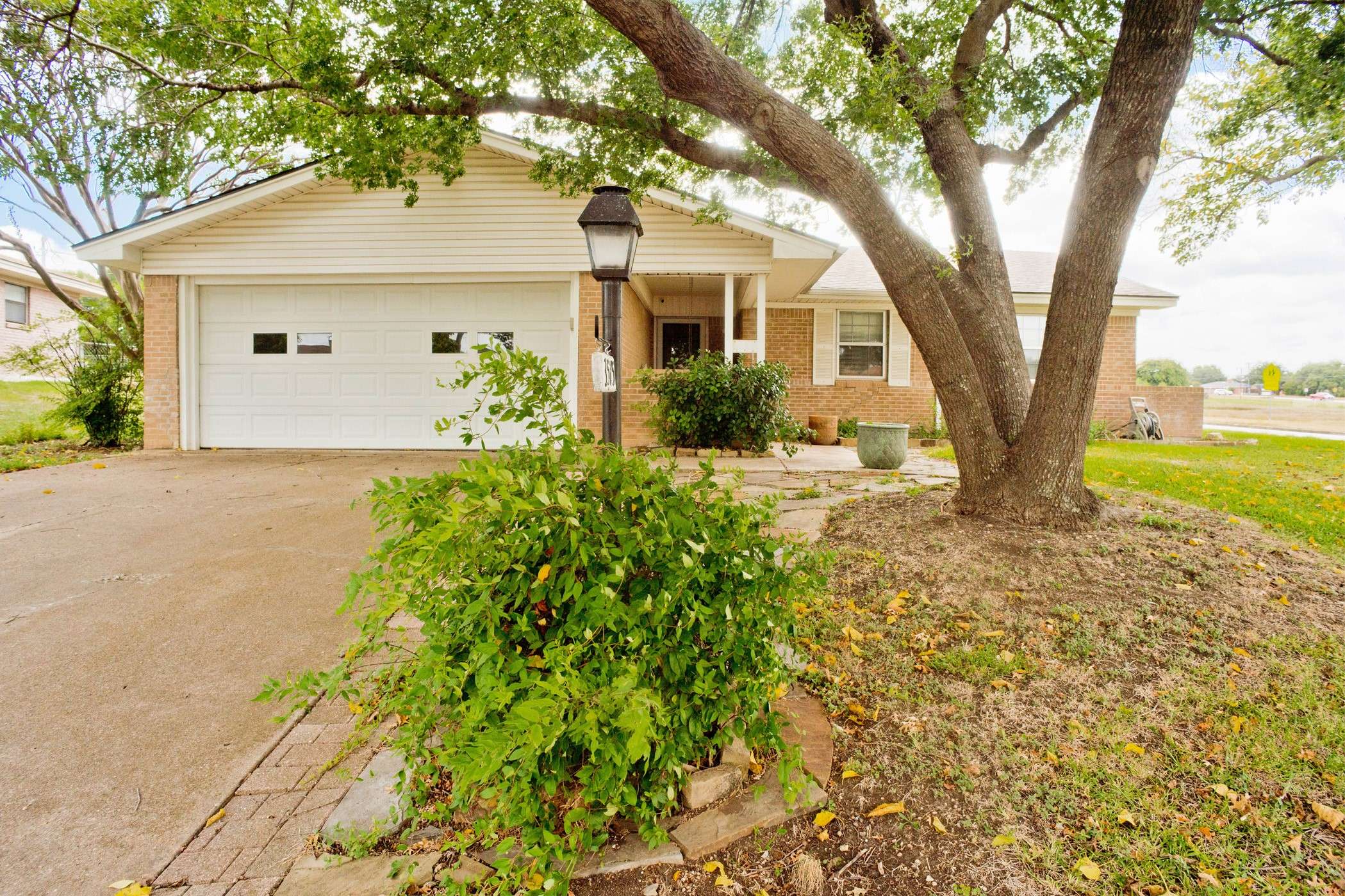 Fort Worth, TX 76116,3575 Bandera RD