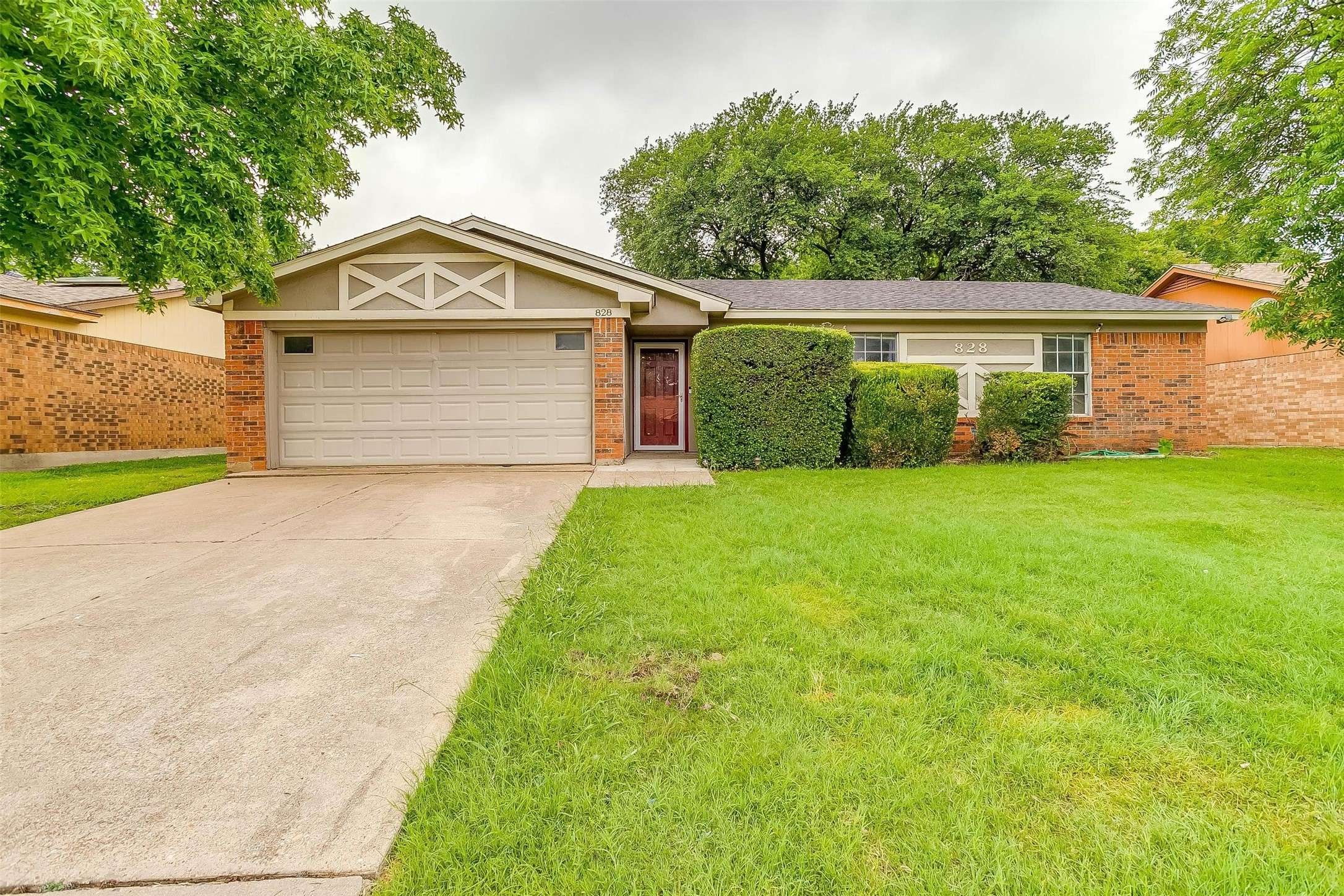 Burleson, TX 76028,828 Lynne LN