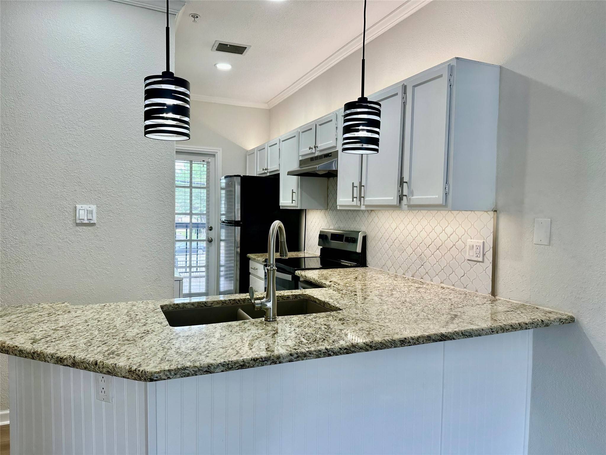 Dallas, TX 75209,4800 W Lovers LN #111