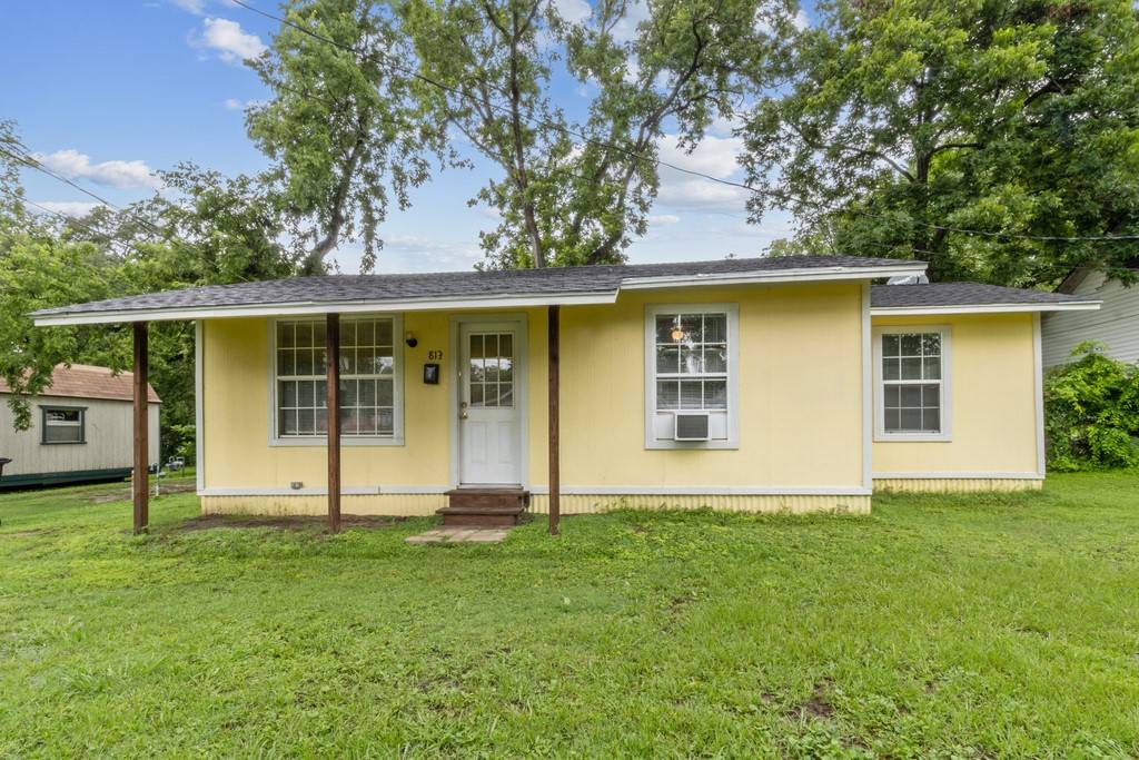 Teague, TX 75860,813 Pine ST