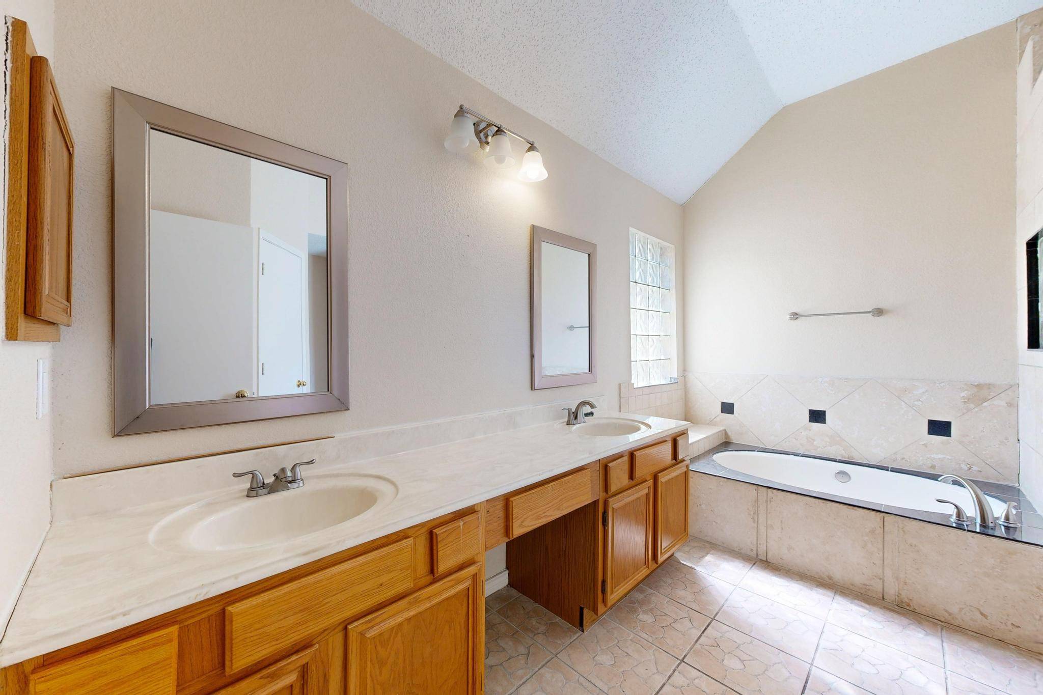 Glenn Heights, TX 75154,202 W Willow Creek DR