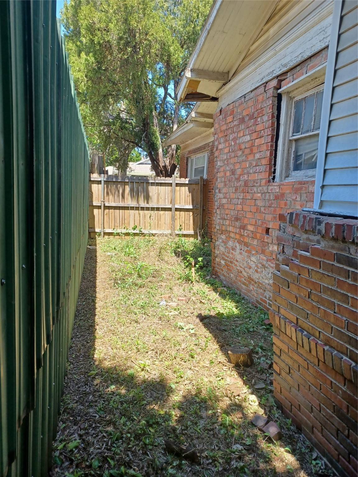 Fort Worth, TX 76104,860 E Mulkey ST