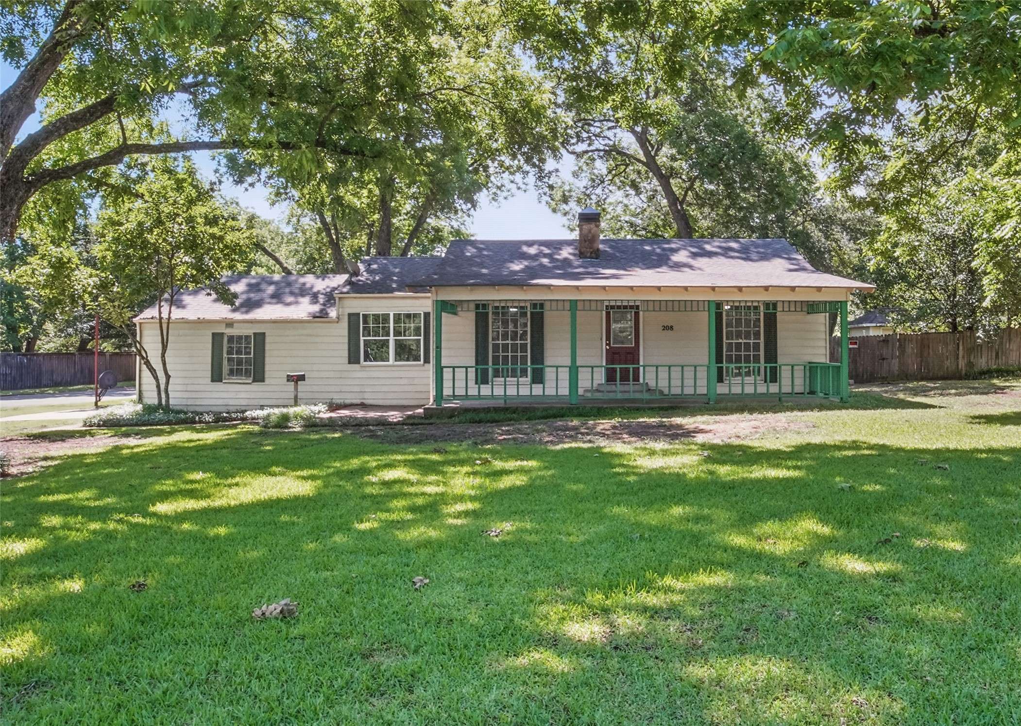 Terrell, TX 75160,208 Grace LN