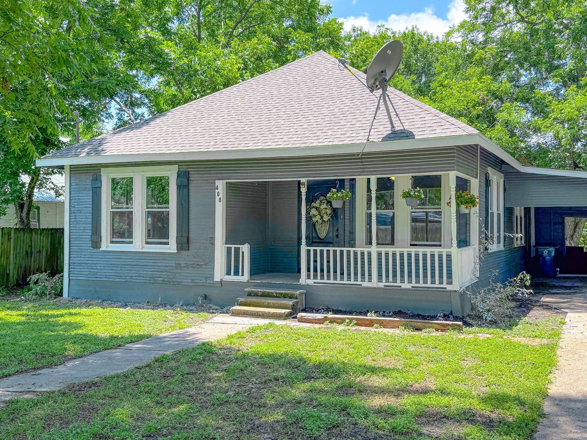 Kerens, TX 75144,408 S Throckmorton AVE