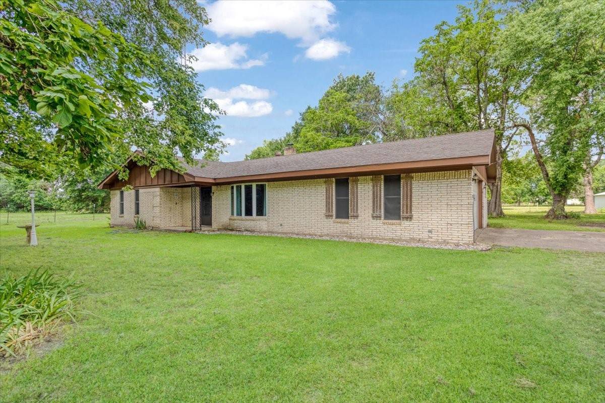 Bonham, TX 75418,995 County Road 1555