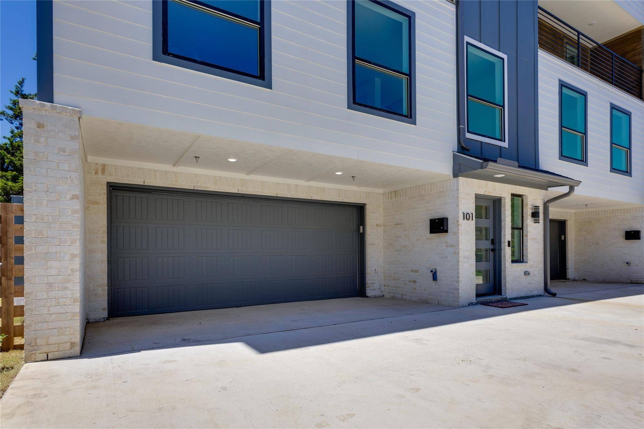 Dallas, TX 75204,2011 Kirby ST #106