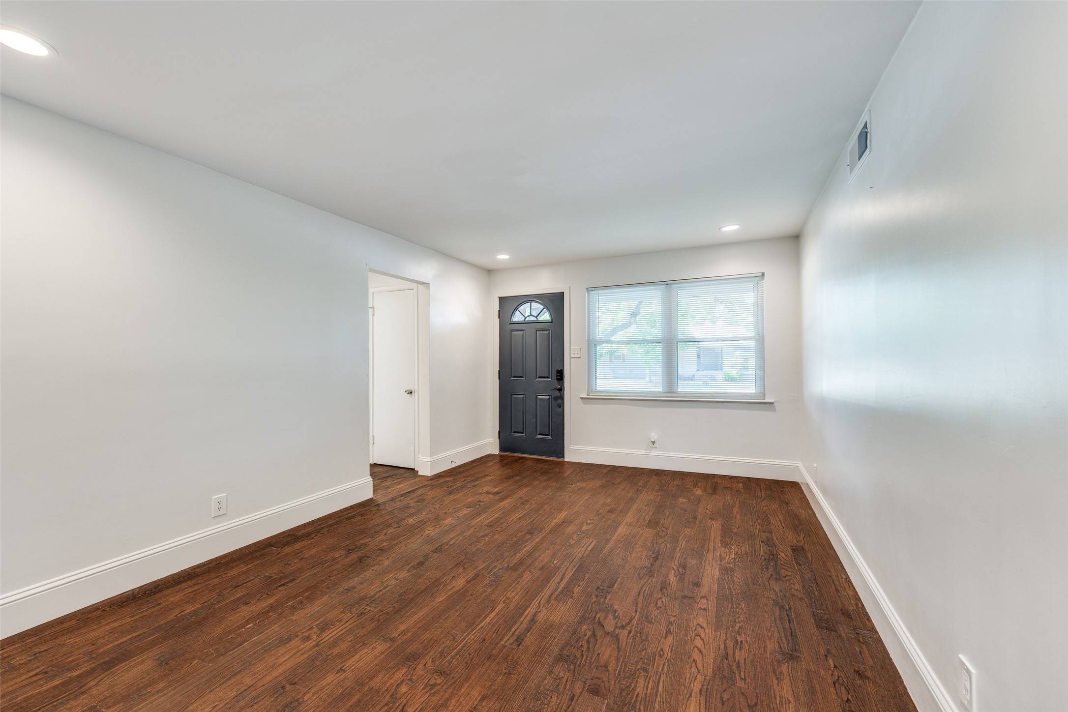 Dallas, TX 75243,8705 Gladwood LN