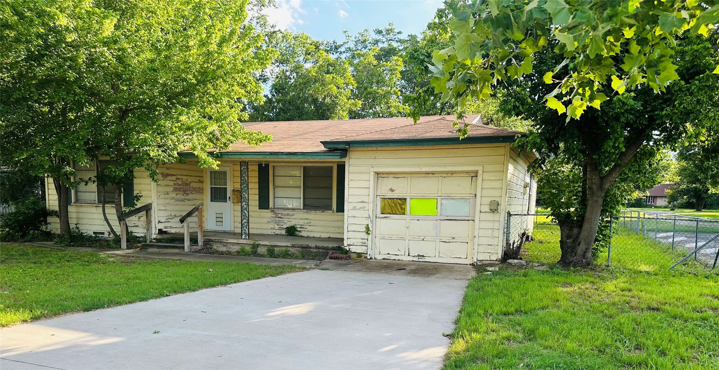 Springtown, TX 76082,421 N Main ST
