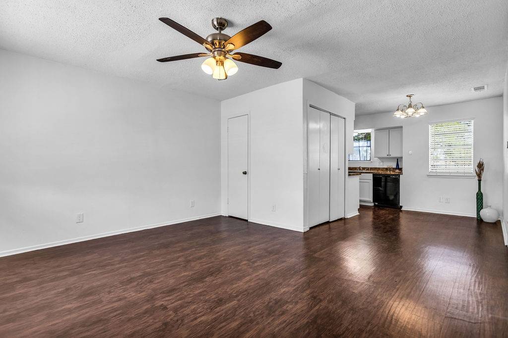 Garland, TX 75040,813 RosewoodHills DR
