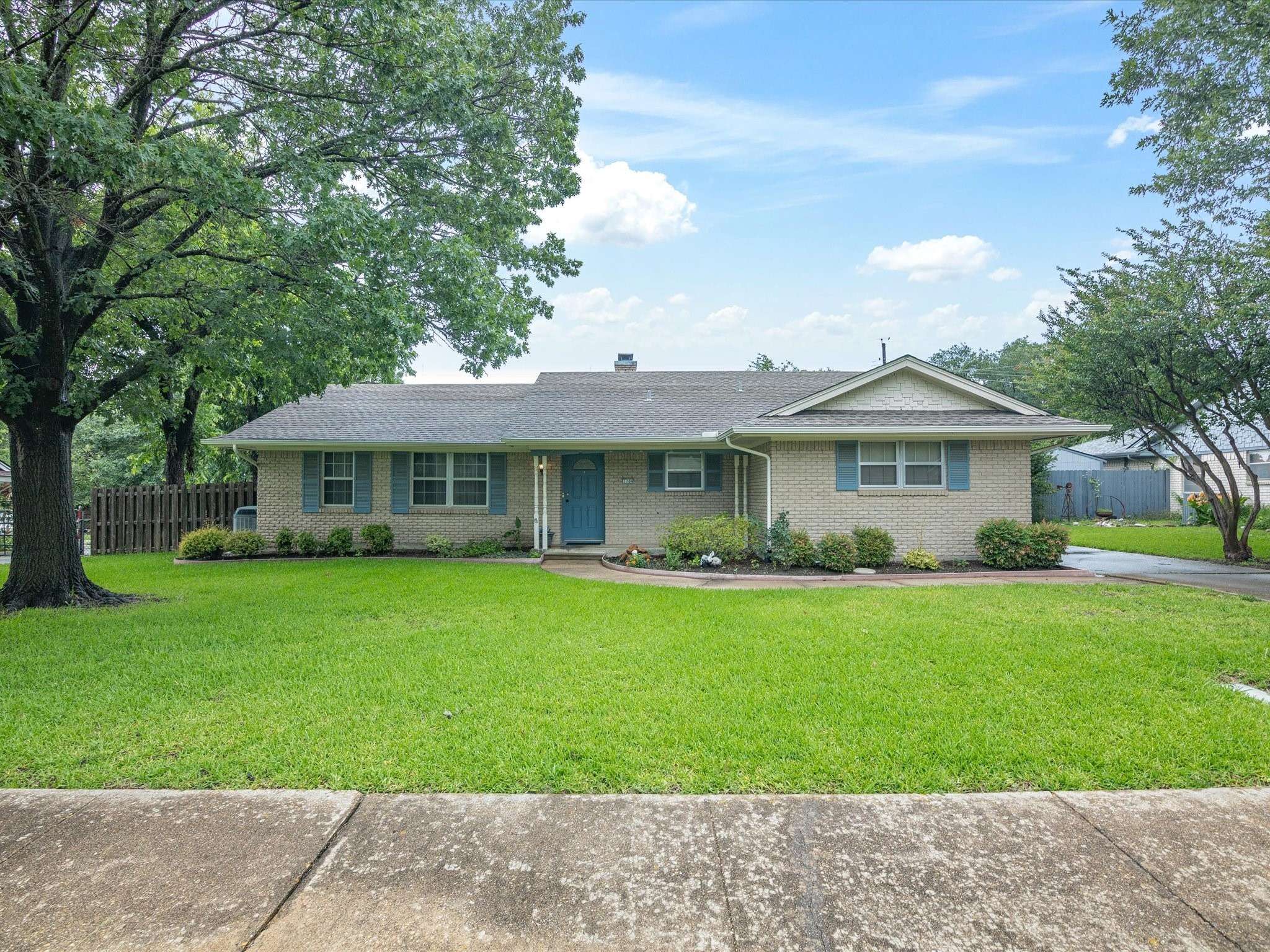 Ennis, TX 75119,1704 Charlottesville DR