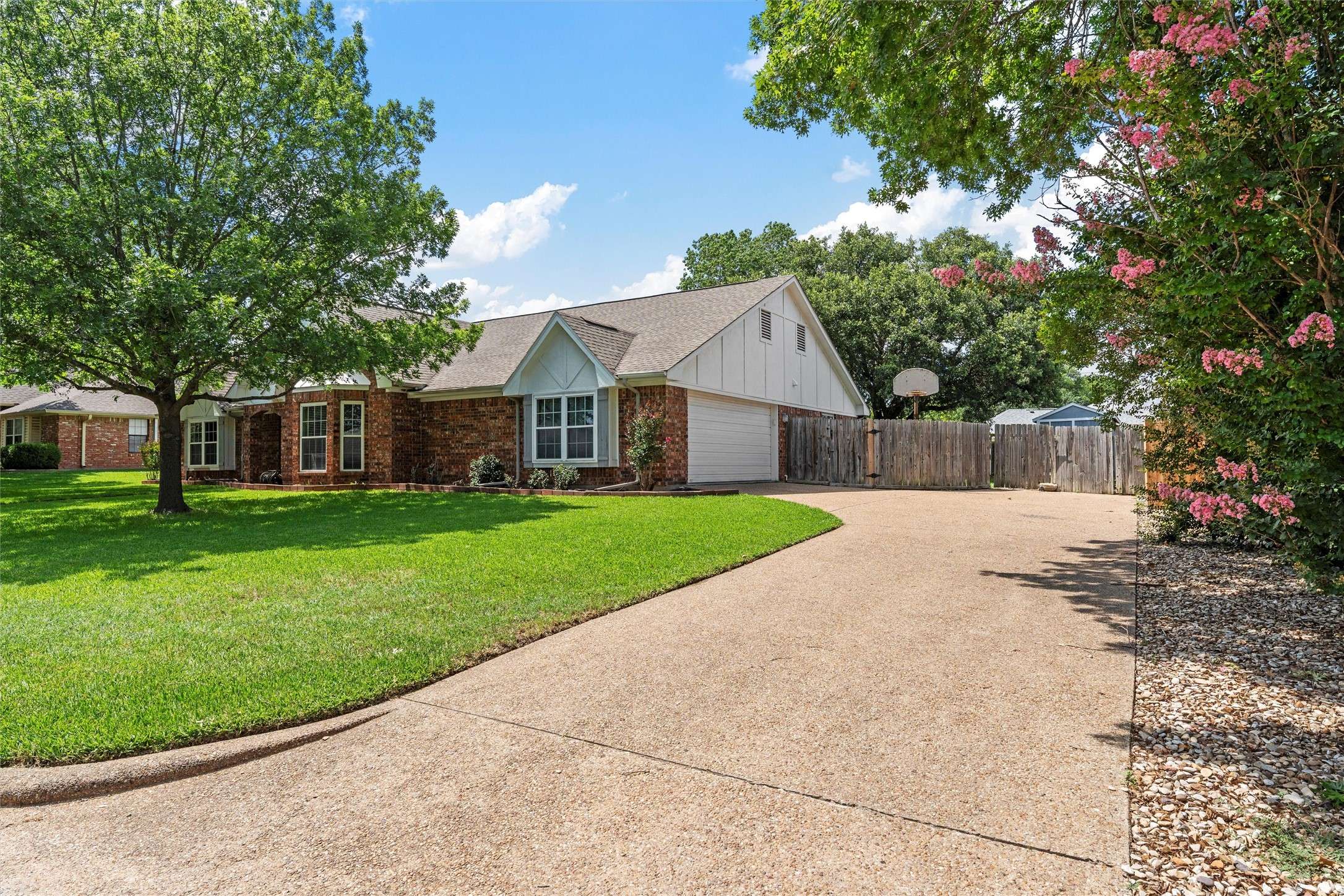 Hewitt, TX 76643,1221 Walden ST