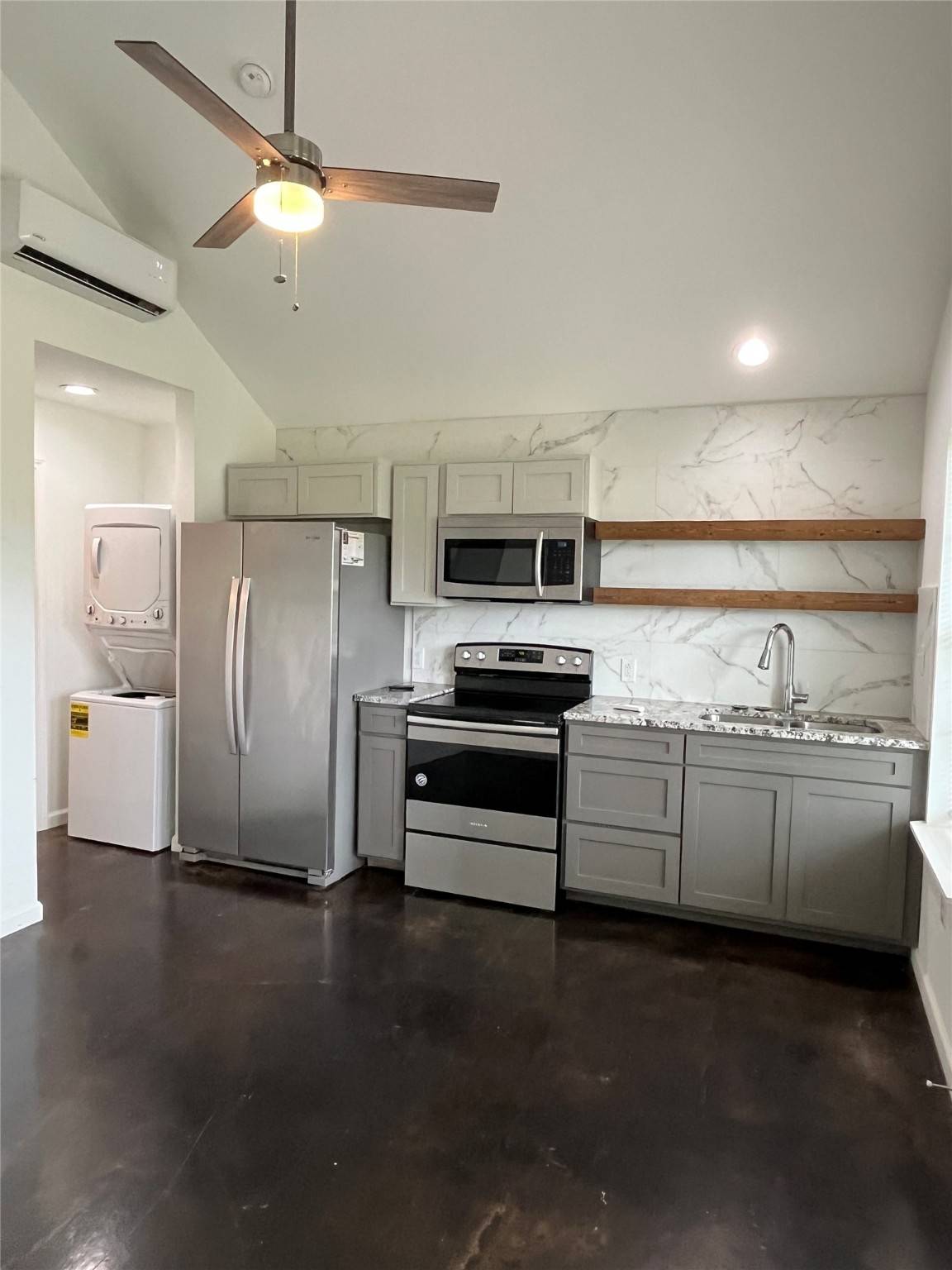 Bowie, TX 76230,204 E Riley ST