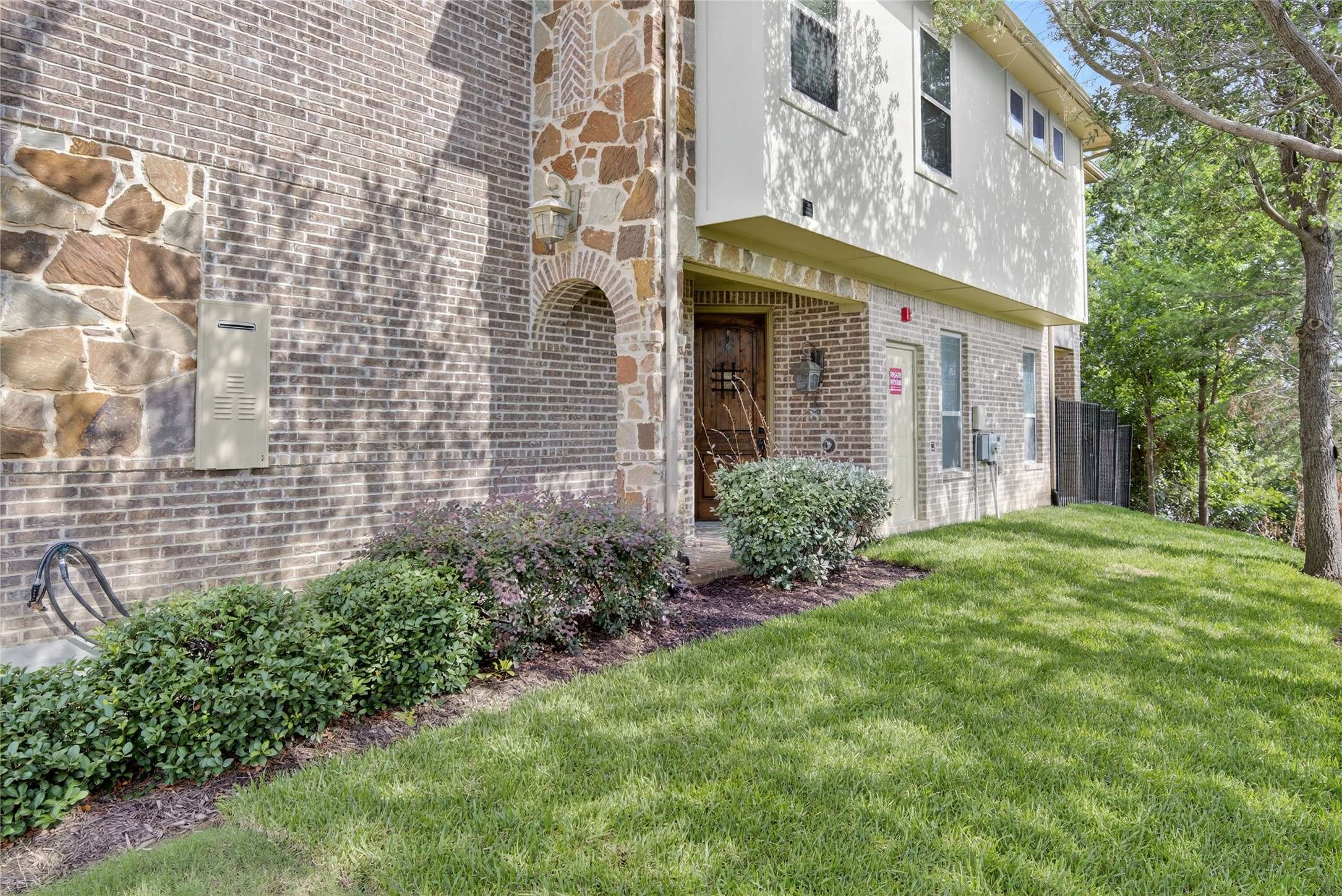 Euless, TX 76039,1017 Brook Hollow DR