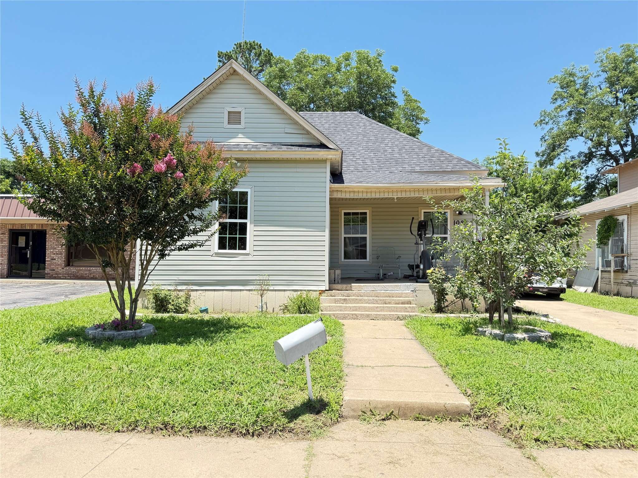 Denison, TX 75020,1027 W Crawford ST