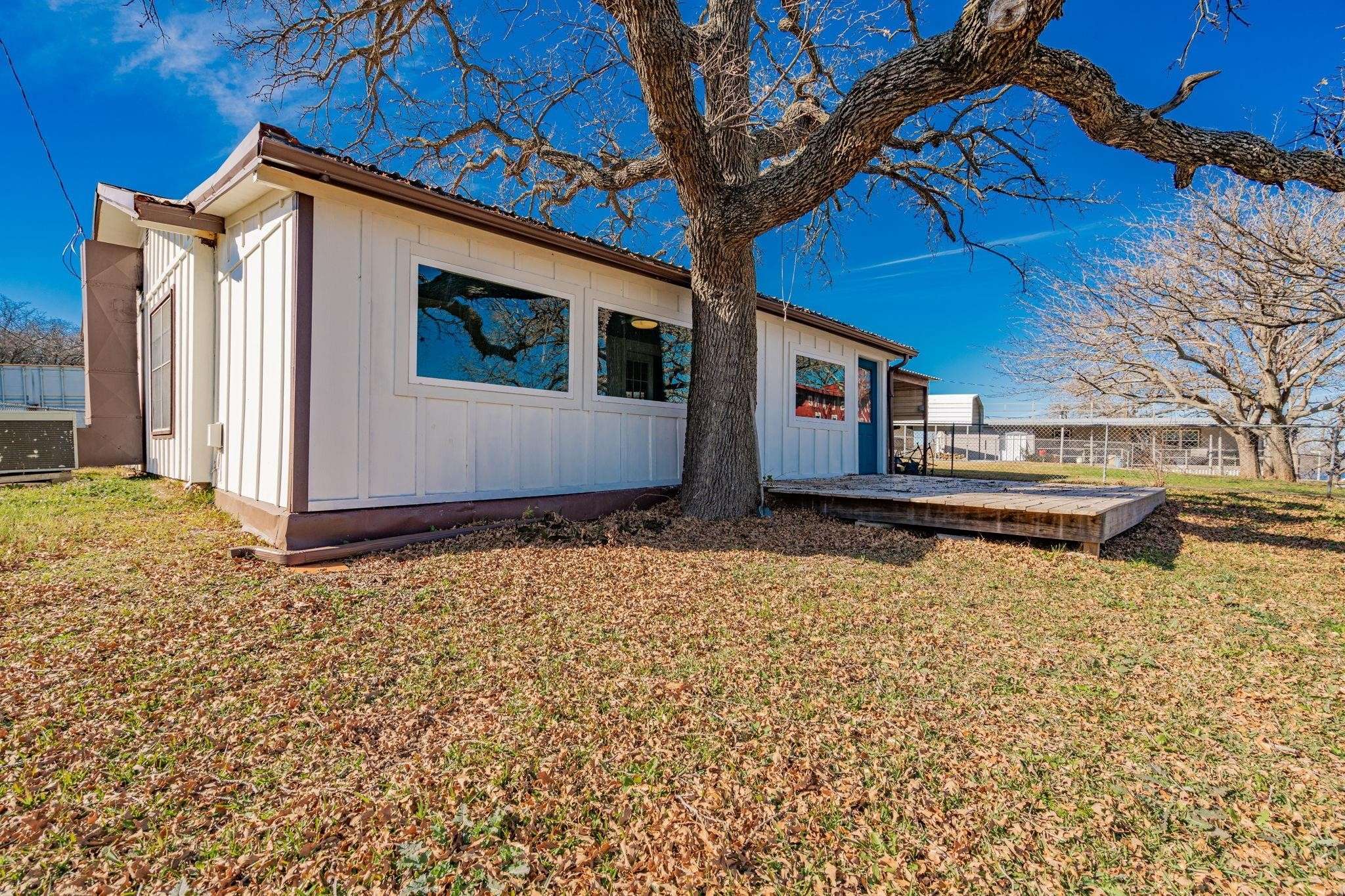 Bowie, TX 76230,444 Frontier ST