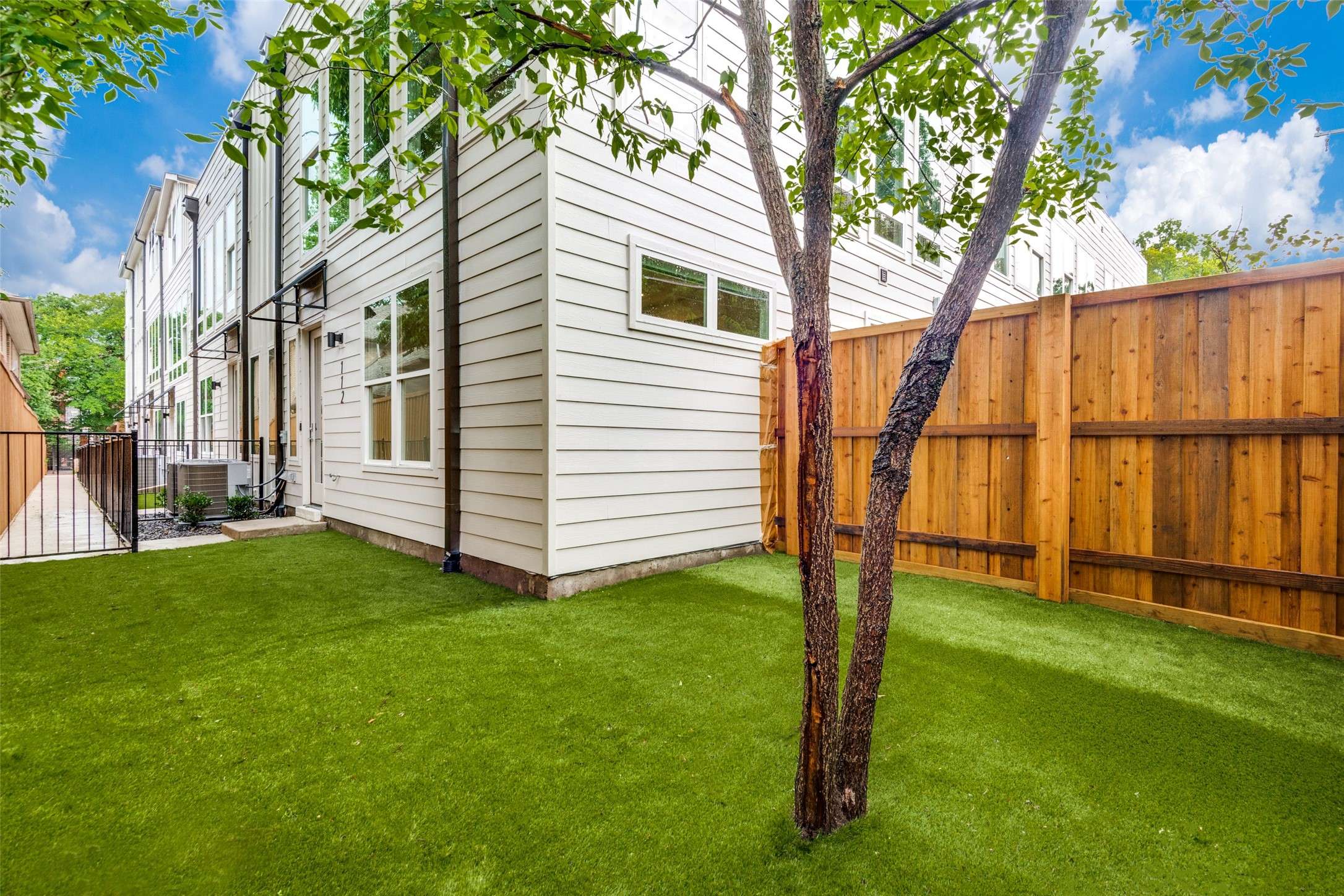 Dallas, TX 75214,6319 Richmond AVE #112