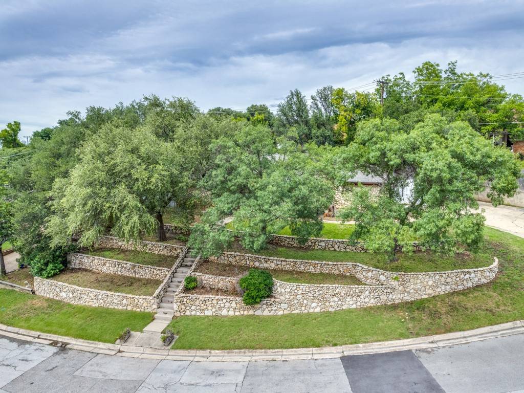 Fort Worth, TX 76103,405 Chandler Lake RD