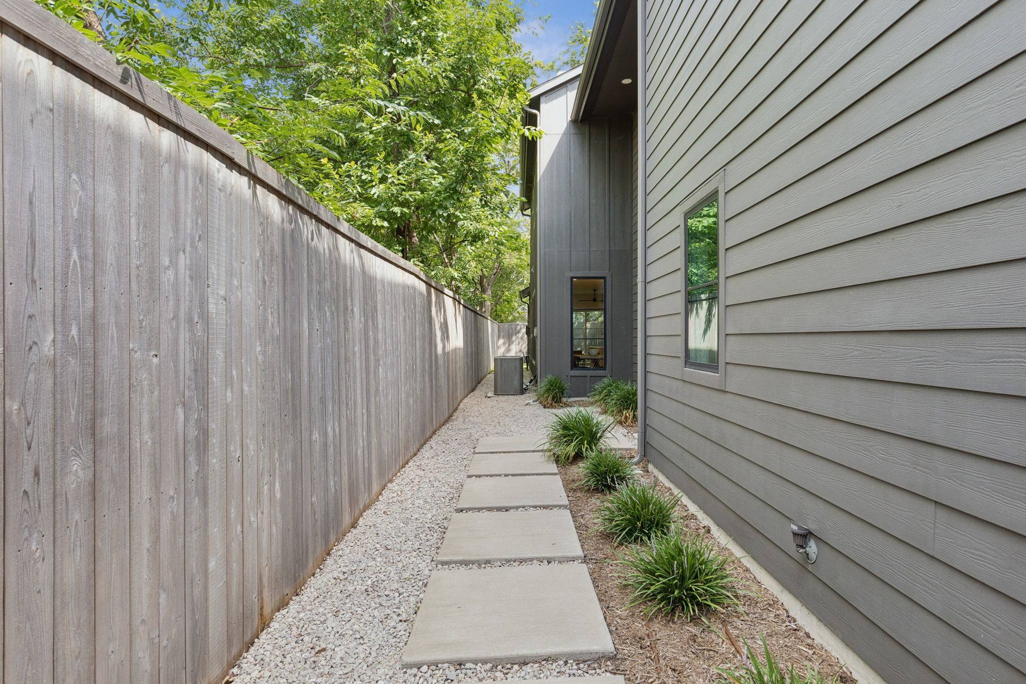 Dallas, TX 75214,5627 Santa Fe AVE