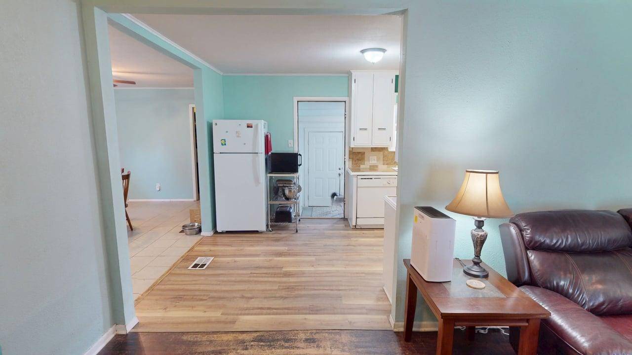 Brady, TX 76825,1921 S China ST