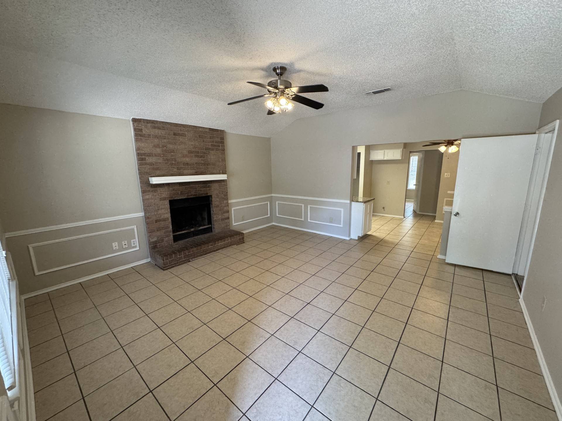 Arlington, TX 76017,5012 Santa Fe CT