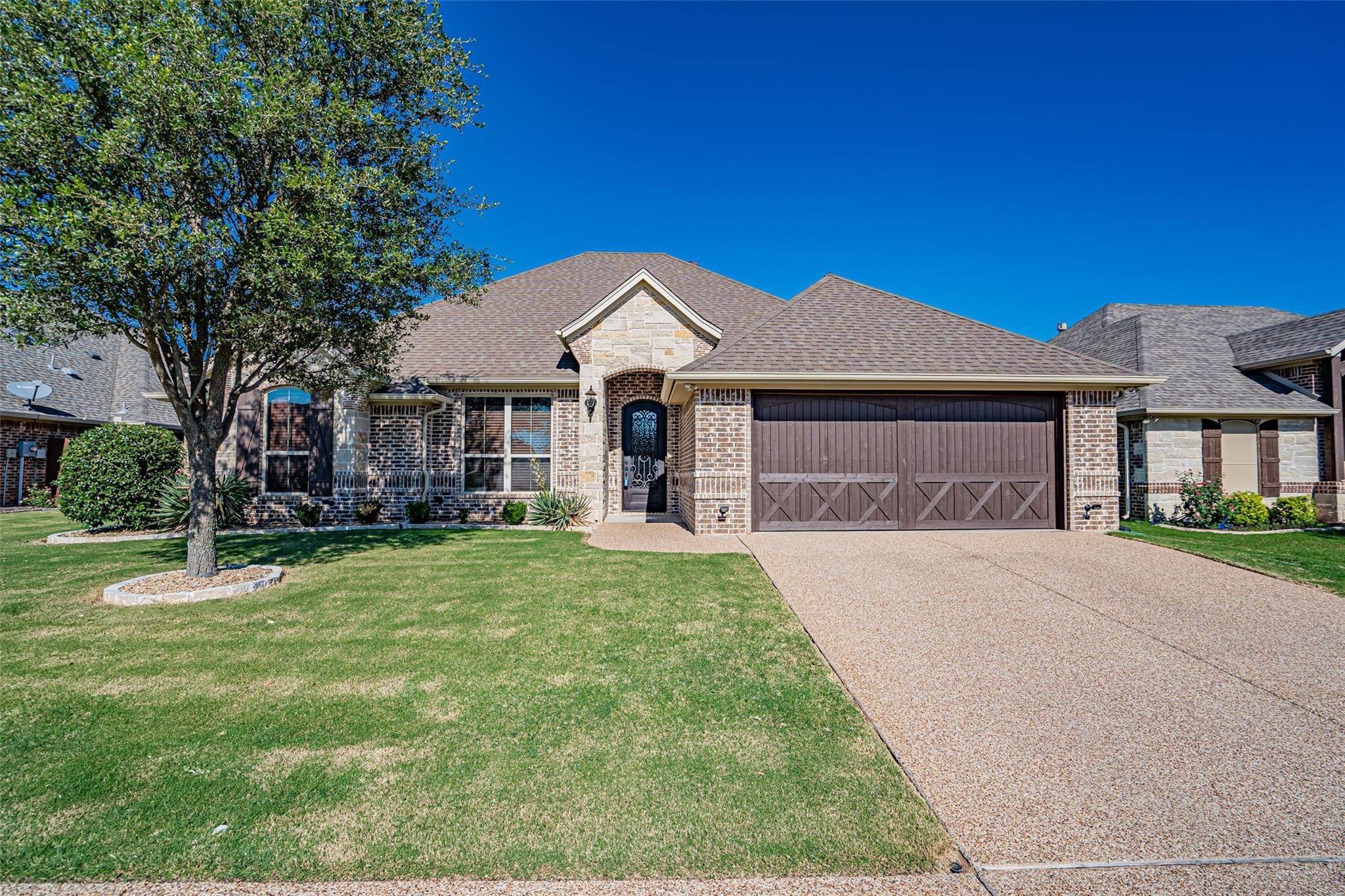 Granbury, TX 76048,917 Joshua CT