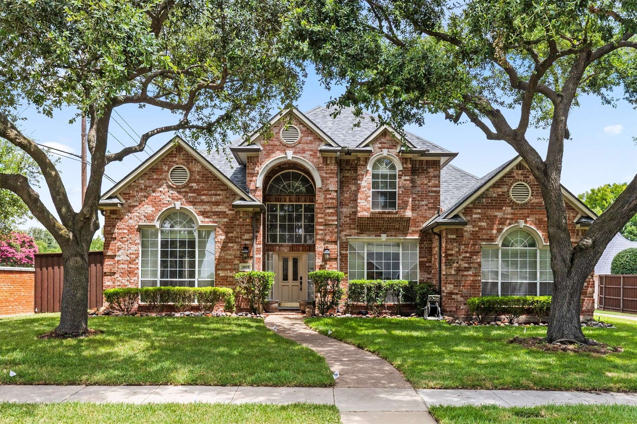 Plano, TX 75025,3933 Woodlawn LN