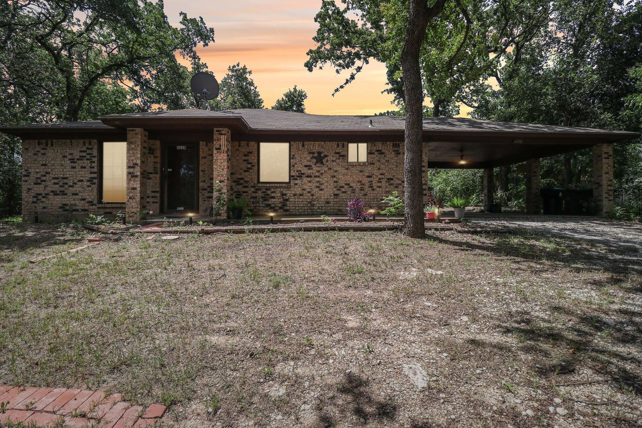 Weatherford, TX 76085,5624 Midway RD