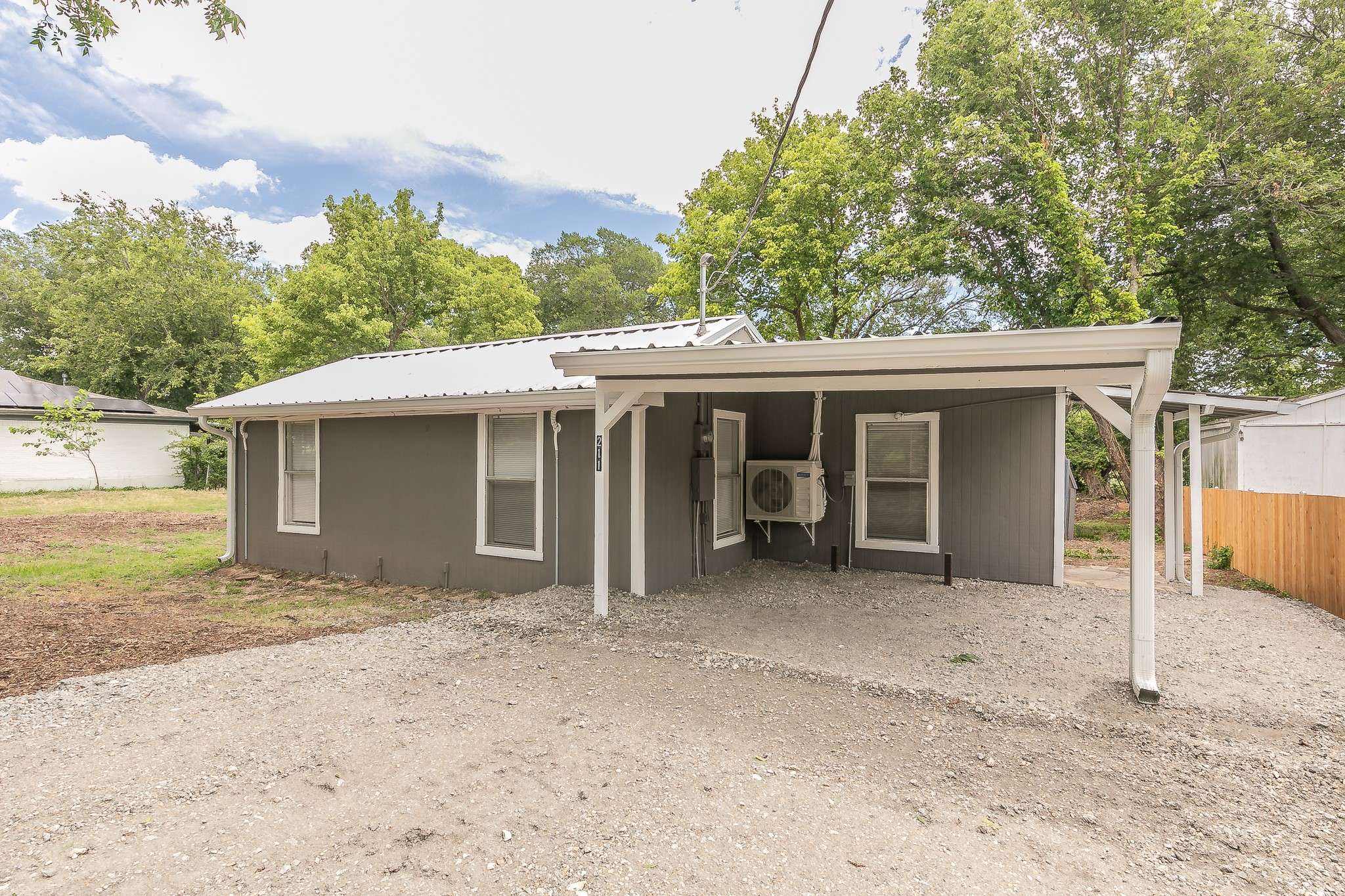Weatherford, TX 76086,211 S Line ST