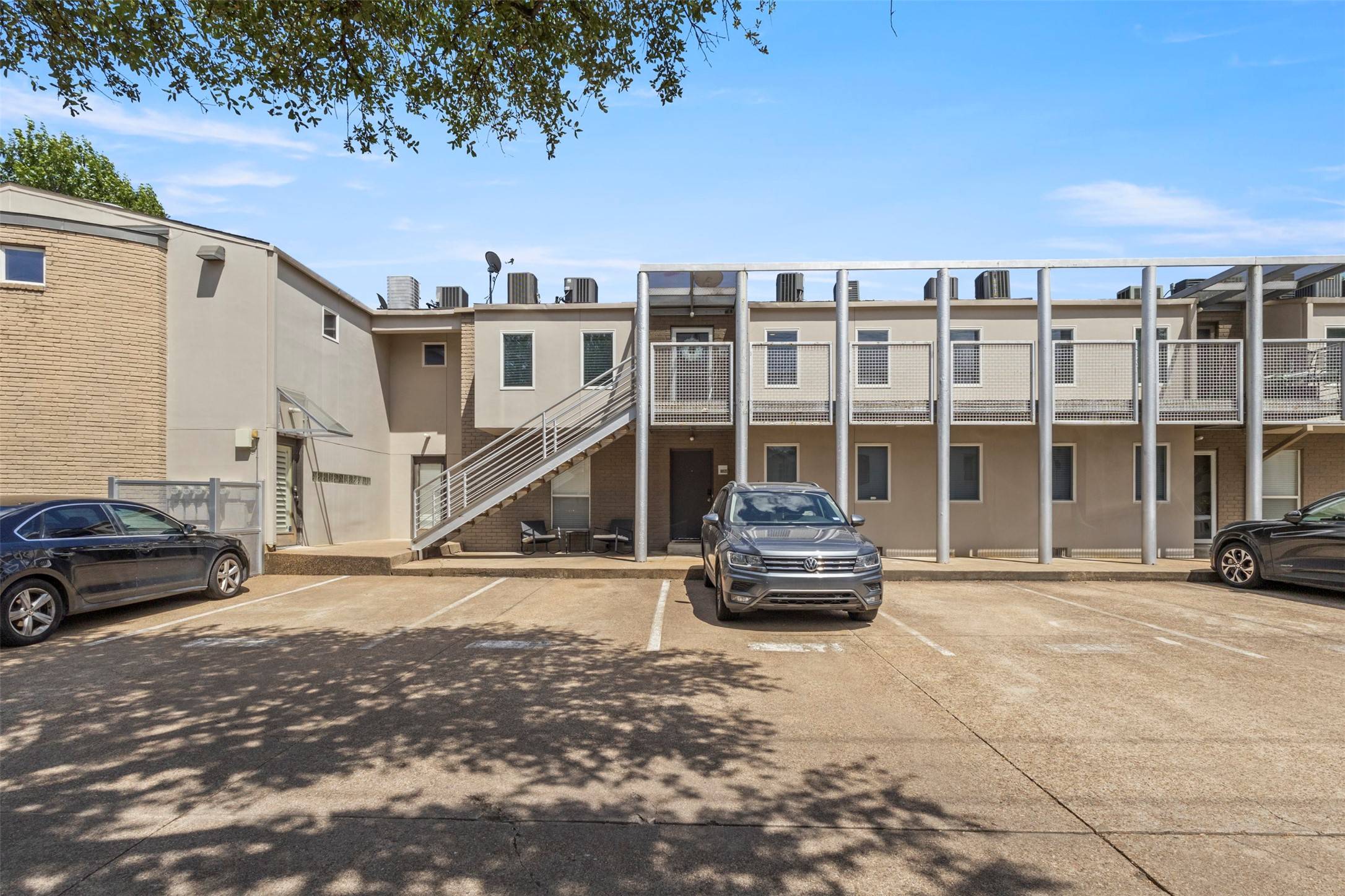 Dallas, TX 75205,4231 Travis ST #33