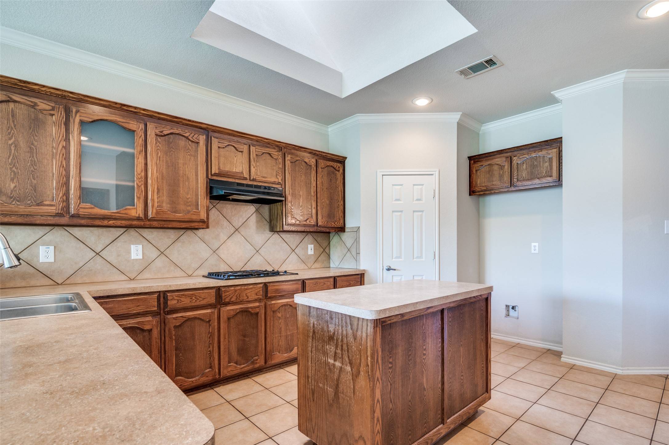 Arlington, TX 76002,509 Crownpoint LN