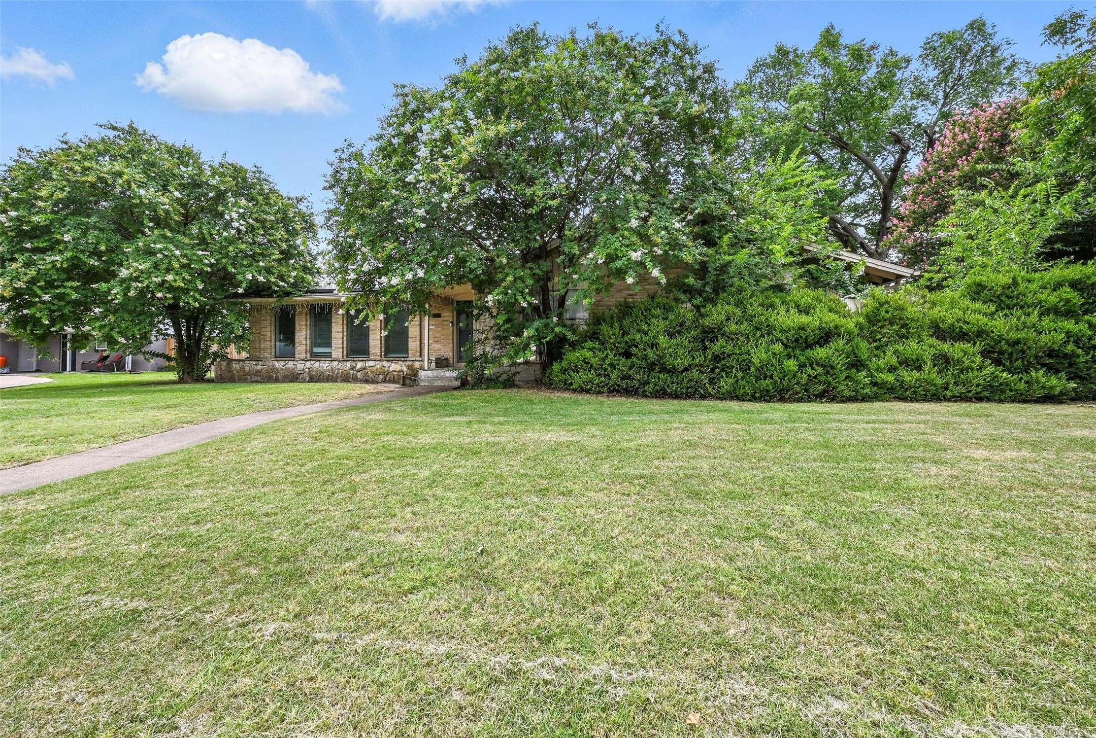 Grand Prairie, TX 75050,817 Danish DR